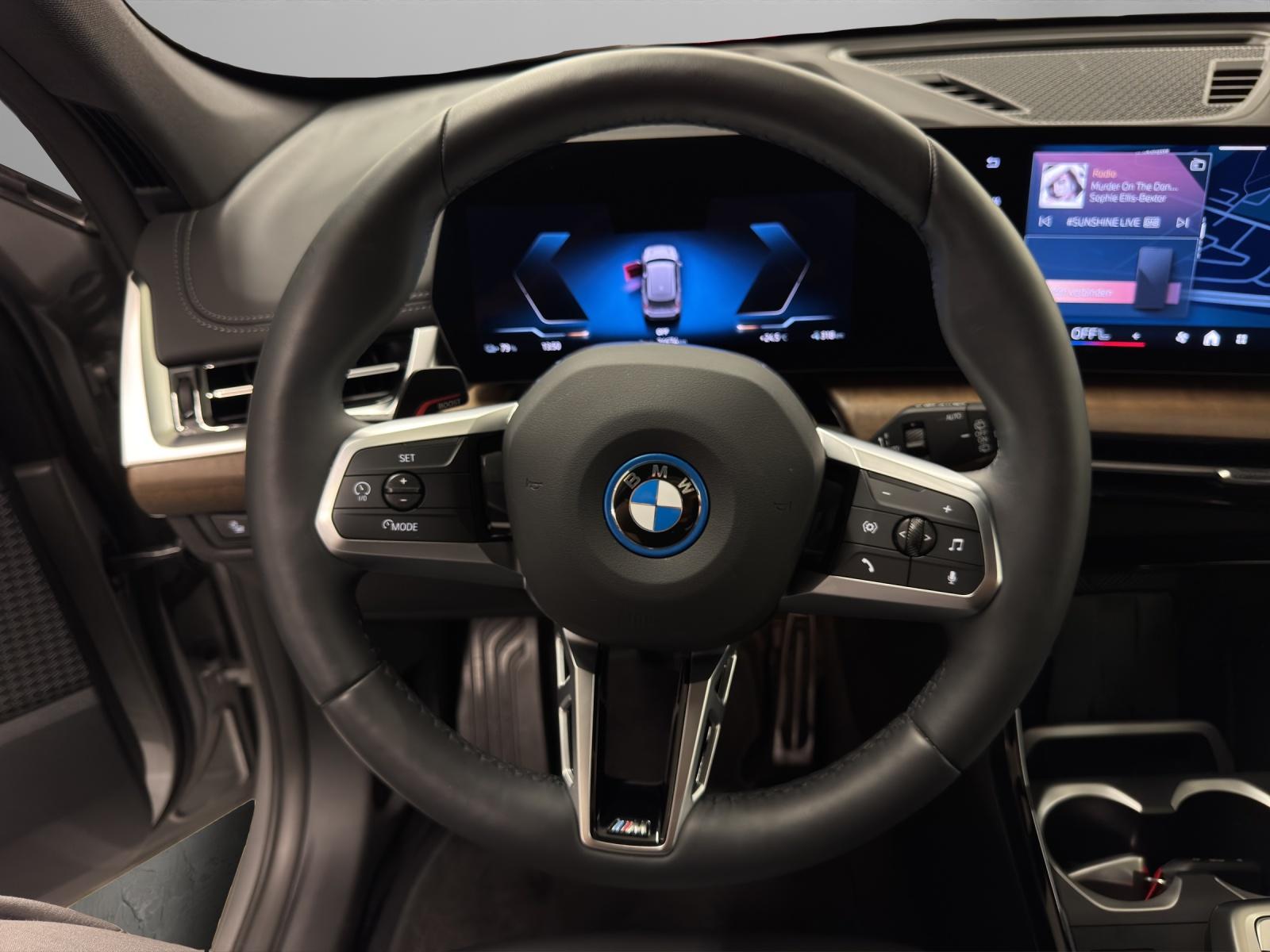 BMW iX1 30 xDrive-image-16