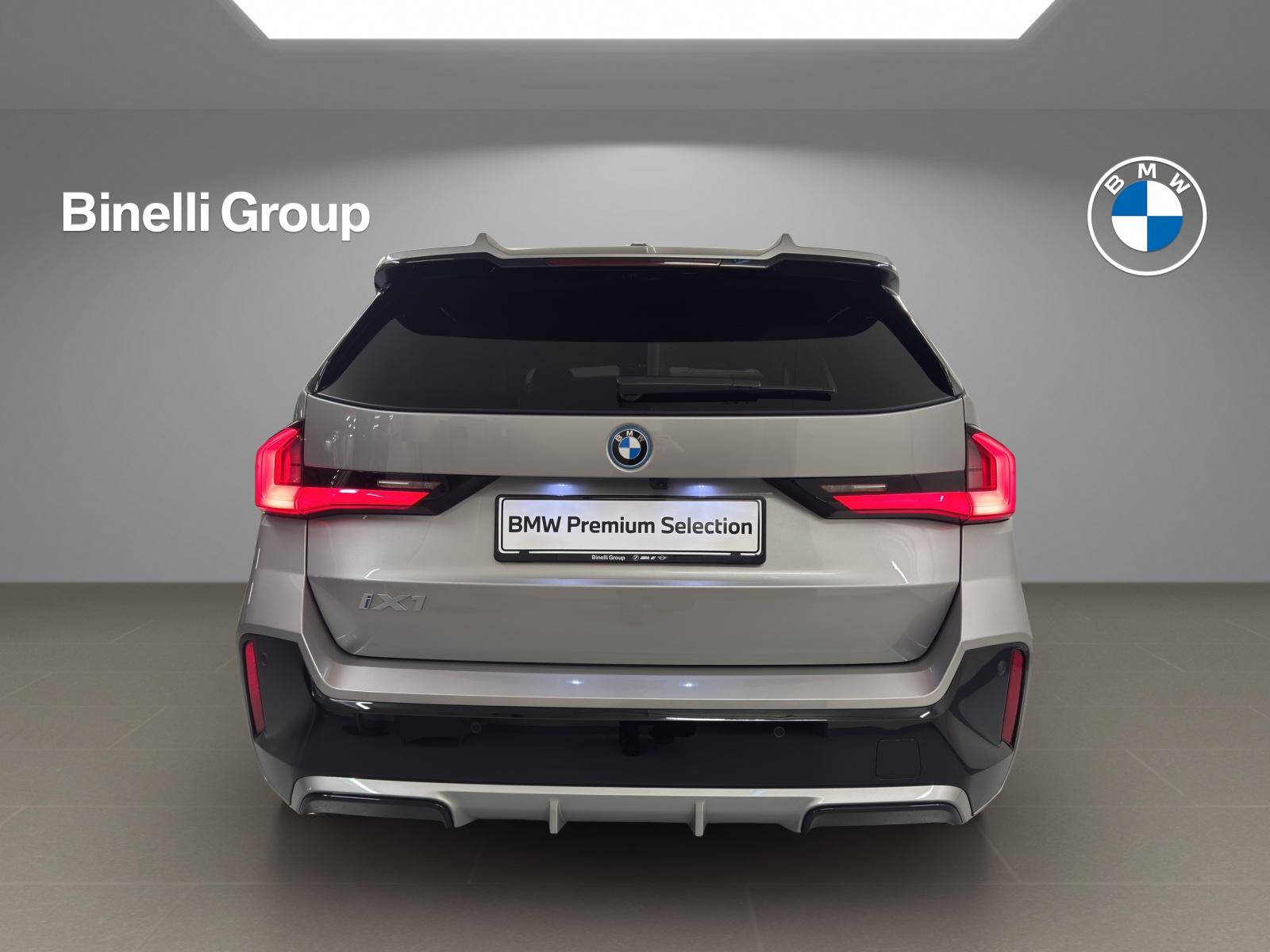 BMW iX1 30 xDrive-image-3
