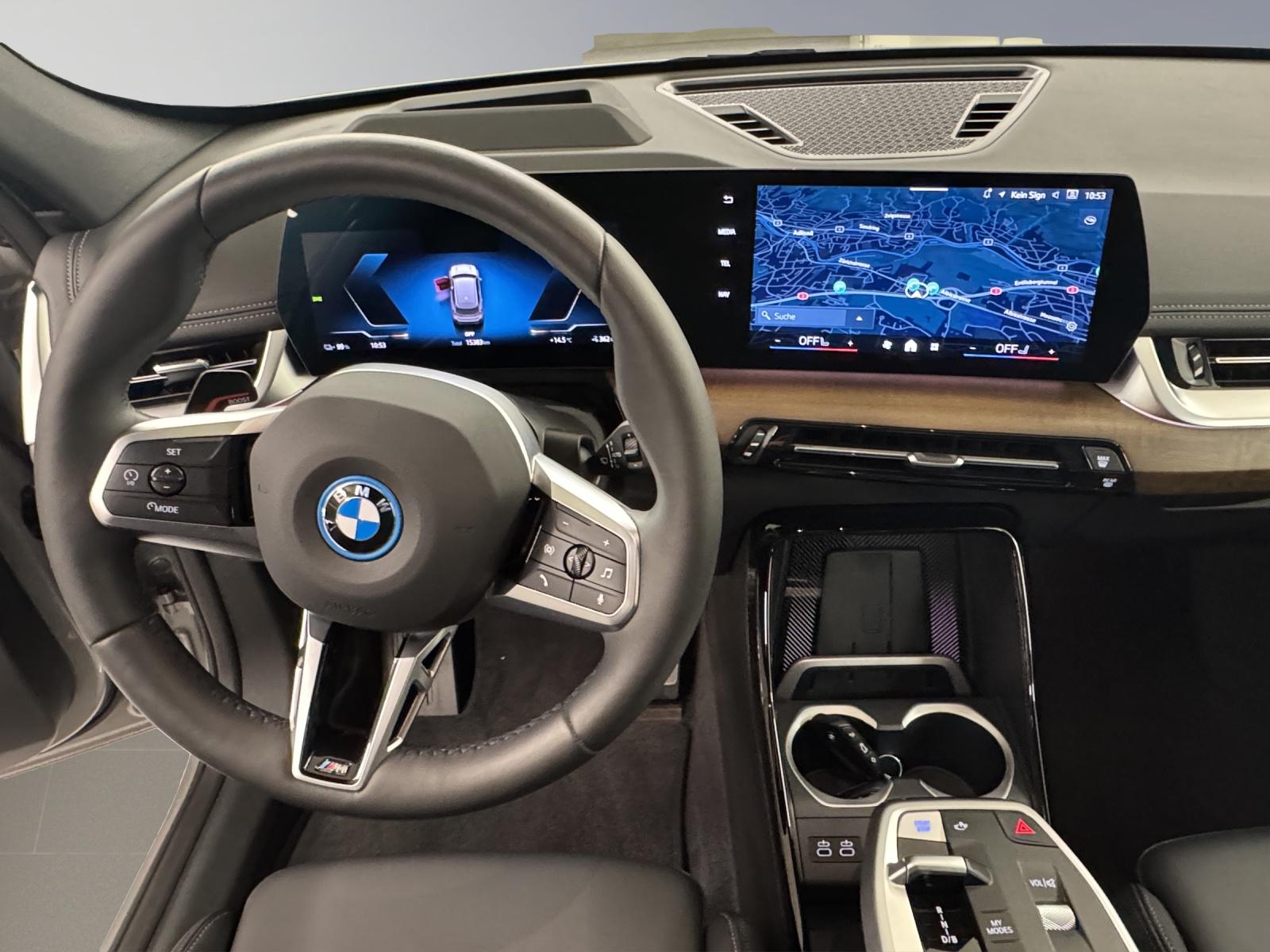 BMW iX1 30 xDrive-image-15