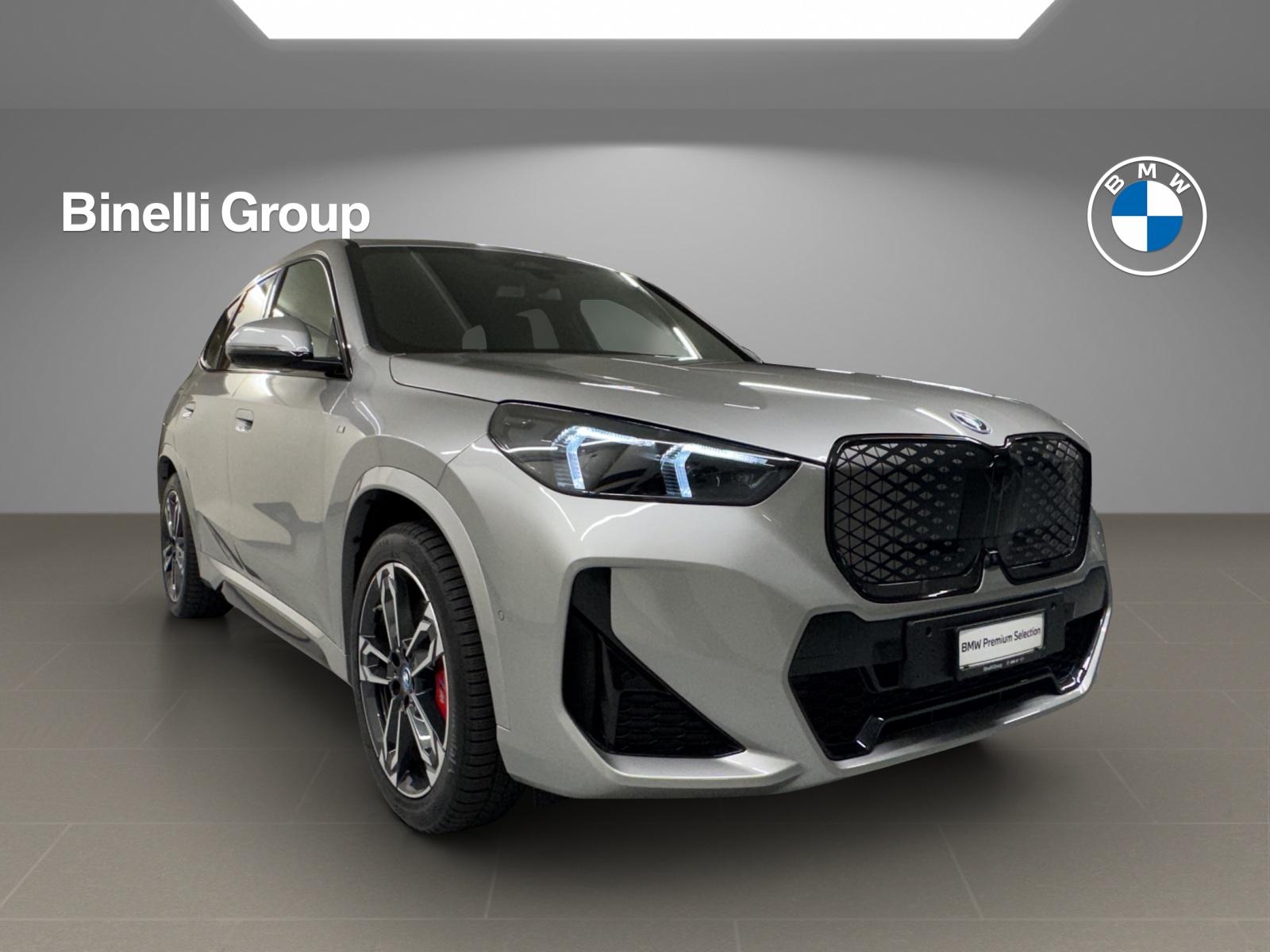 BMW iX1 30 xDrive-image-6