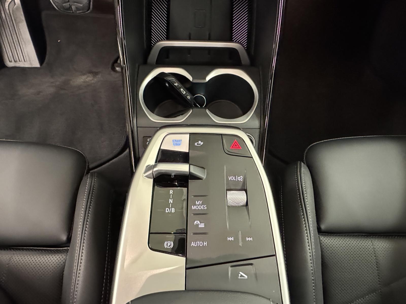 BMW iX1 30 xDrive-image-13