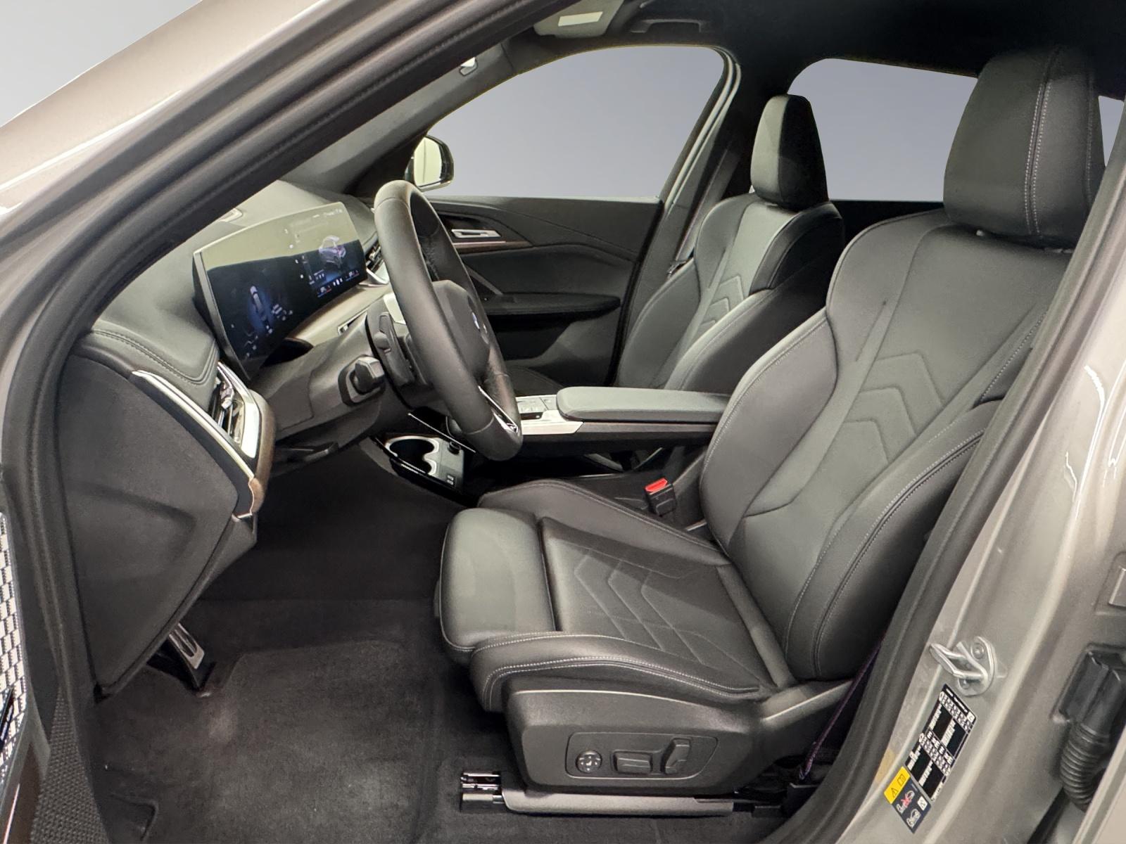 BMW iX1 30 xDrive-image-10