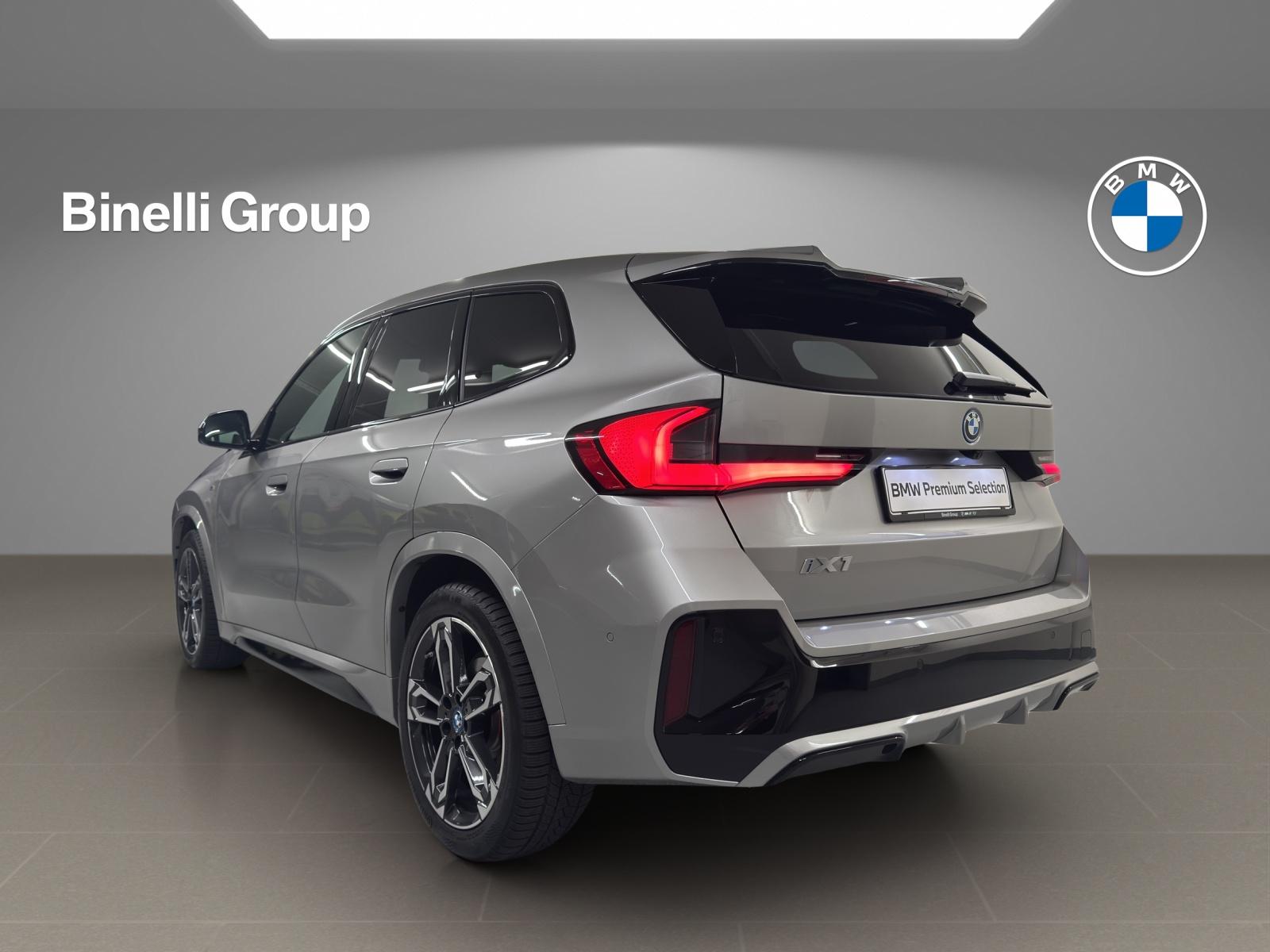 BMW iX1 30 xDrive-image-2