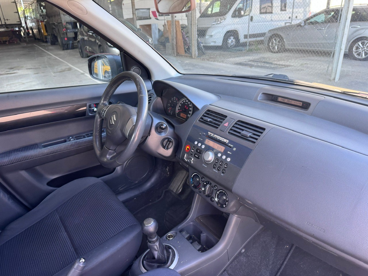 SUZUKI Swift 1.3i 16V GL 4x4-image-5