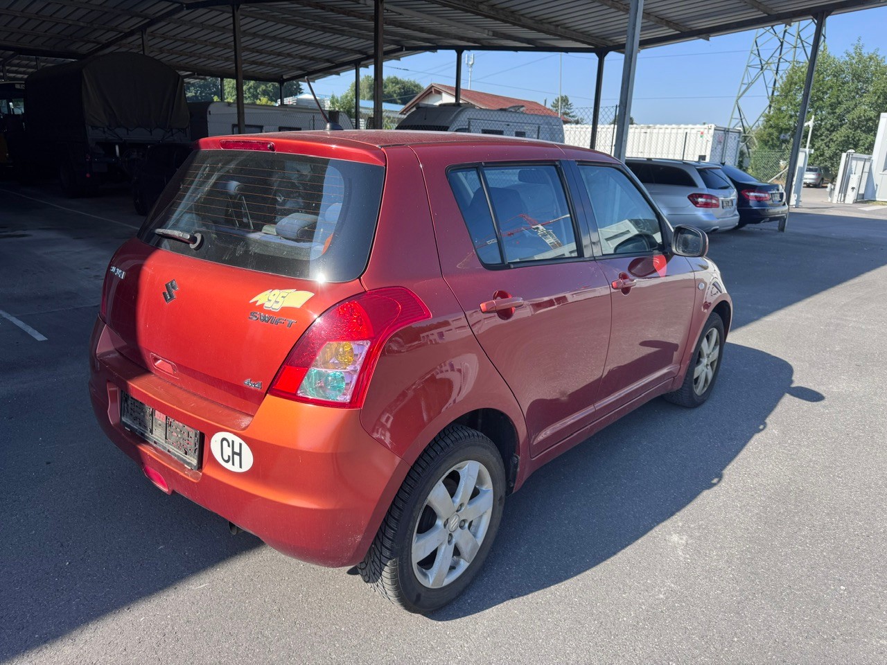 SUZUKI Swift 1.3i 16V GL 4x4-image-4