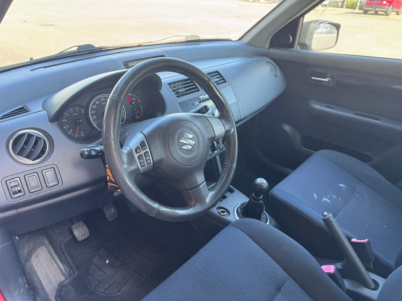 SUZUKI Swift 1.3i 16V GL 4x4-image-6