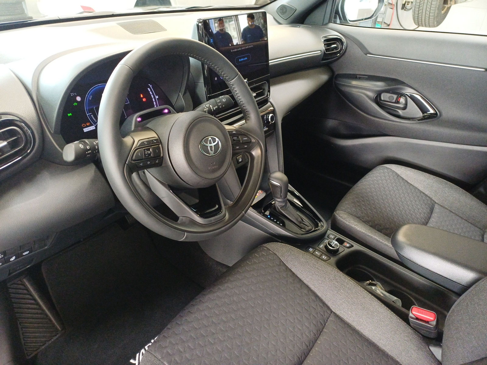 TOYOTA Yaris Cross 1.5 VVT-i HSD Trend AWD-i-image-6
