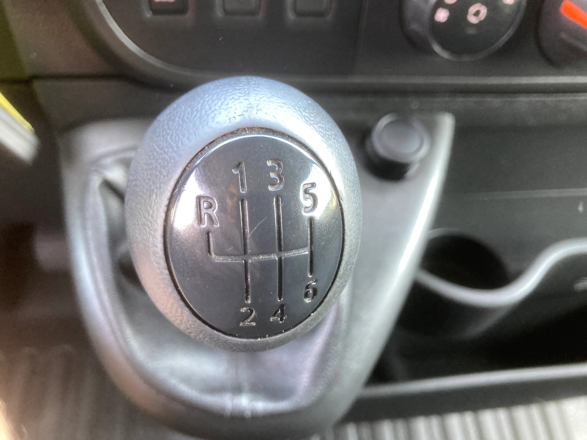 RENAULT Master T33 2.3dCi 110 L1H2-image-9