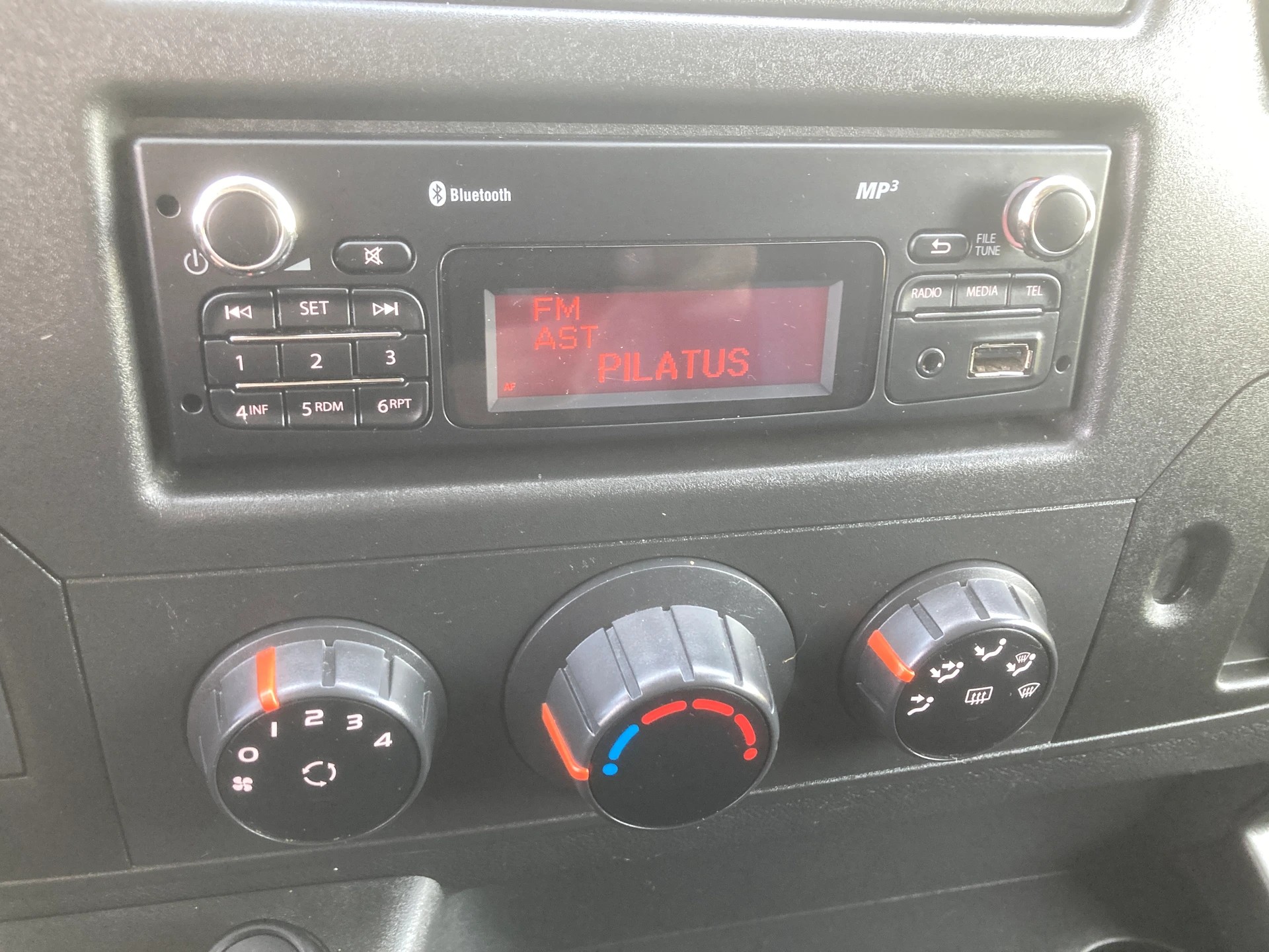 RENAULT Master T33 2.3dCi 110 L1H2-image-10