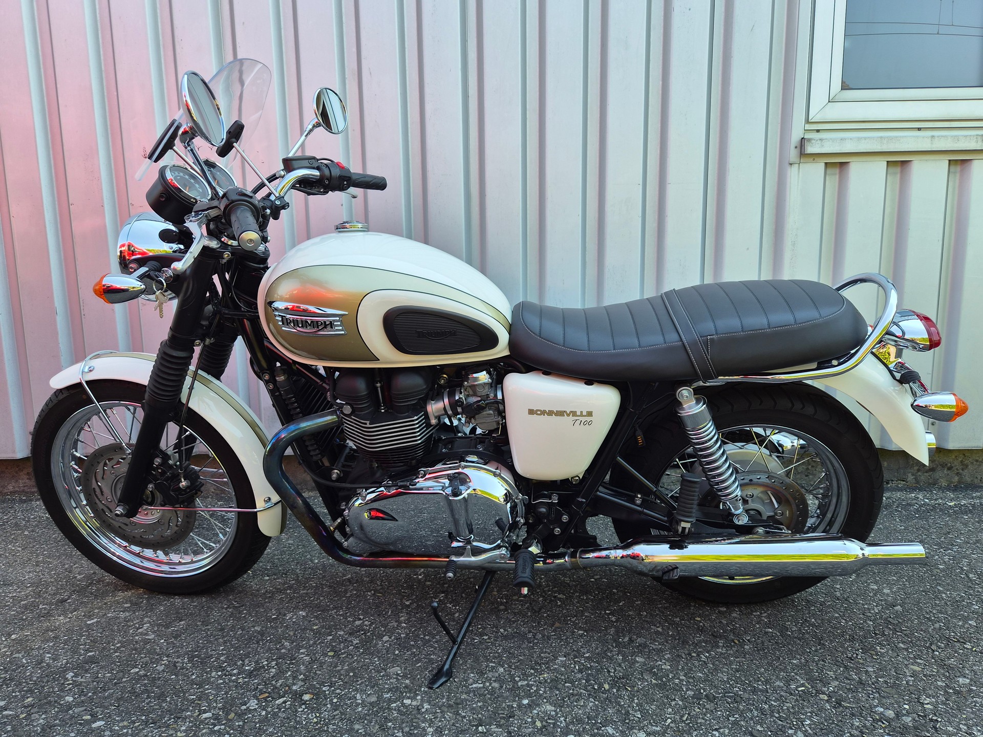 TRIUMPH Bonneville 900 i T 100-image-8