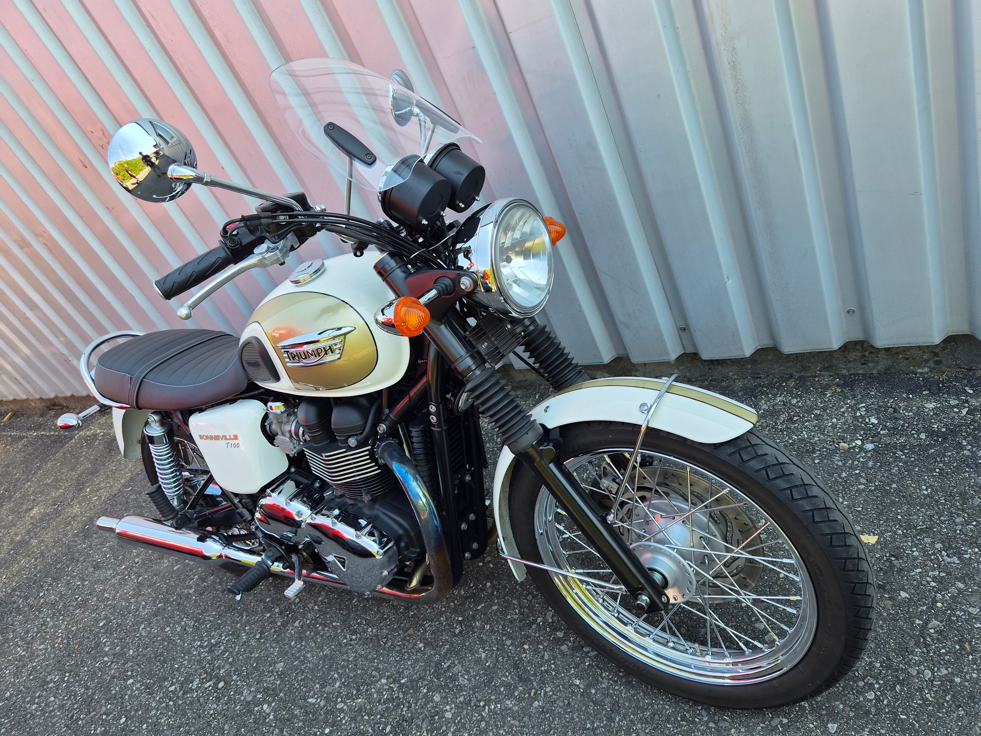 TRIUMPH Bonneville 900 i T 100-showroom-element-1