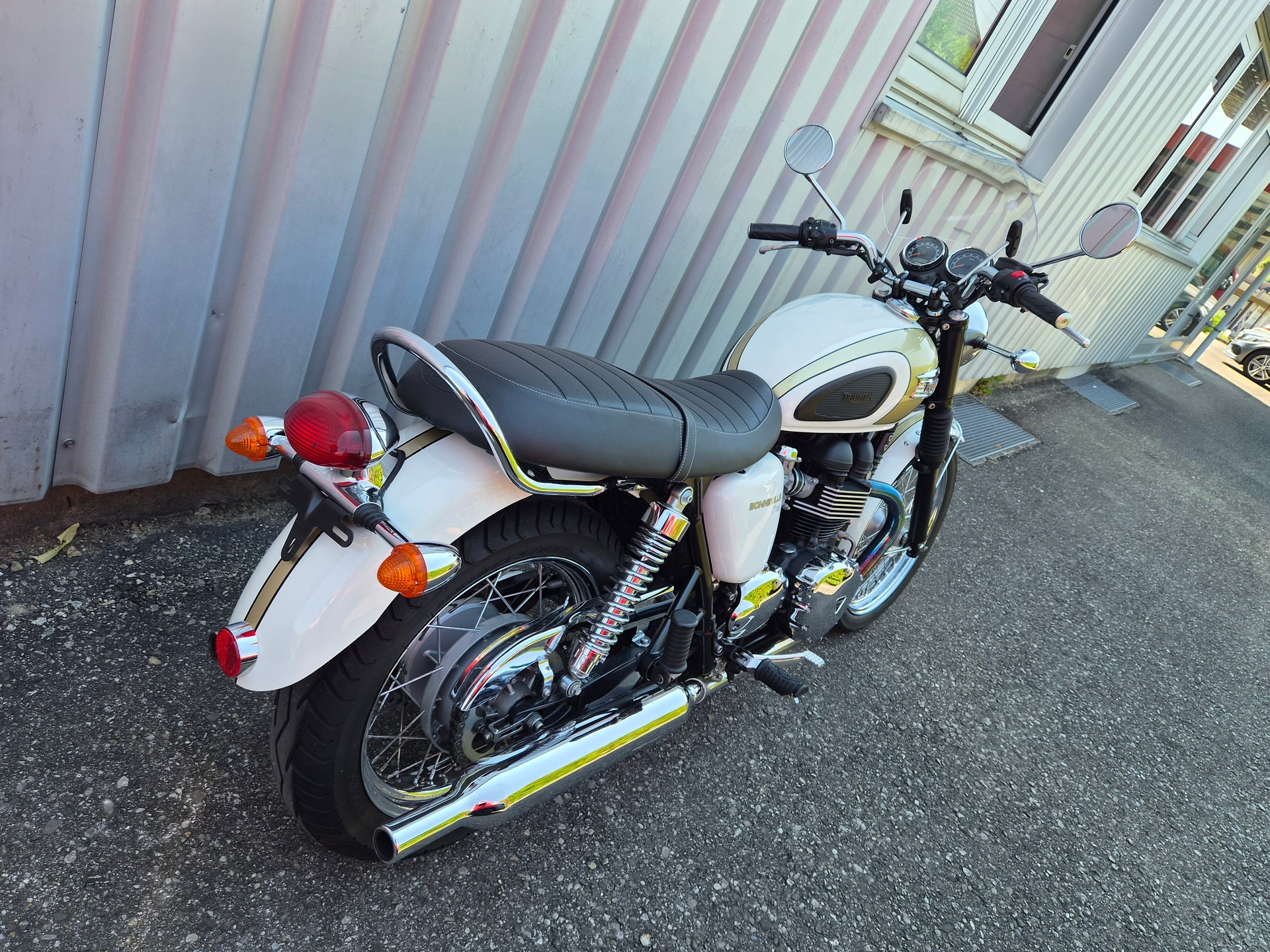 TRIUMPH Bonneville 900 i T 100-image-4