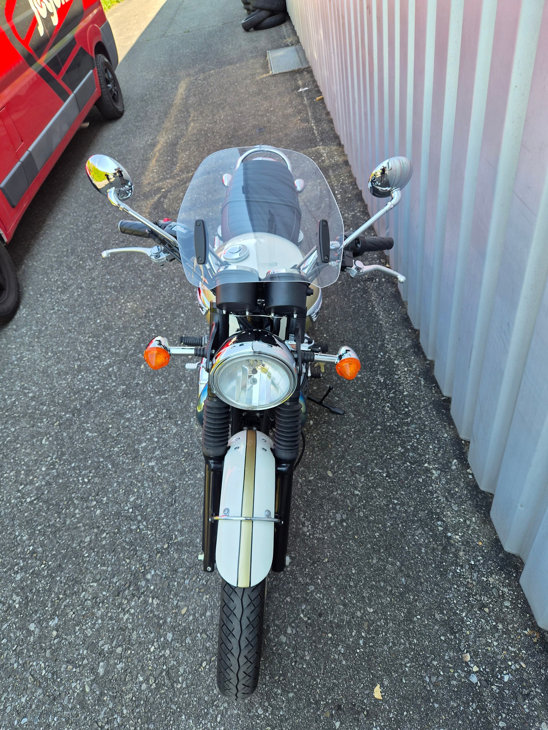 TRIUMPH Bonneville 900 i T 100-showroom-element-3
