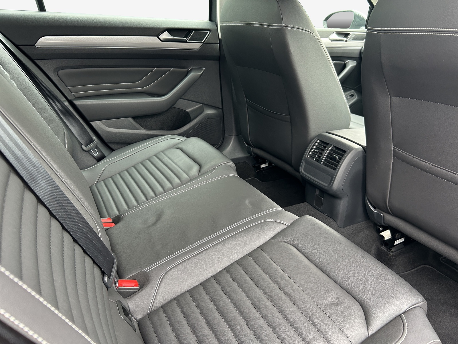 VW Passat 2.0 TDI BMT Business DSG-image-15