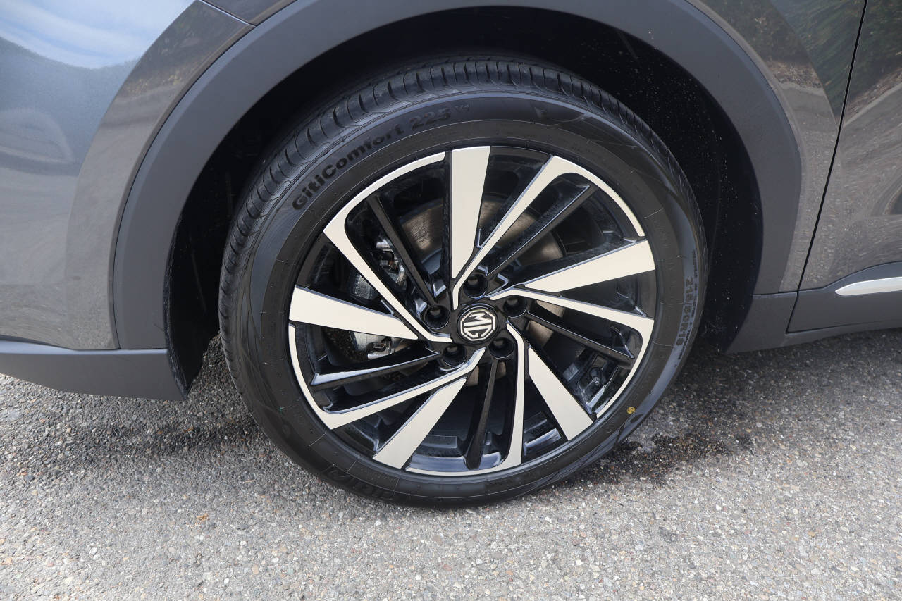 MG ZS 1.5 Hybrid+ Luxury-image-9