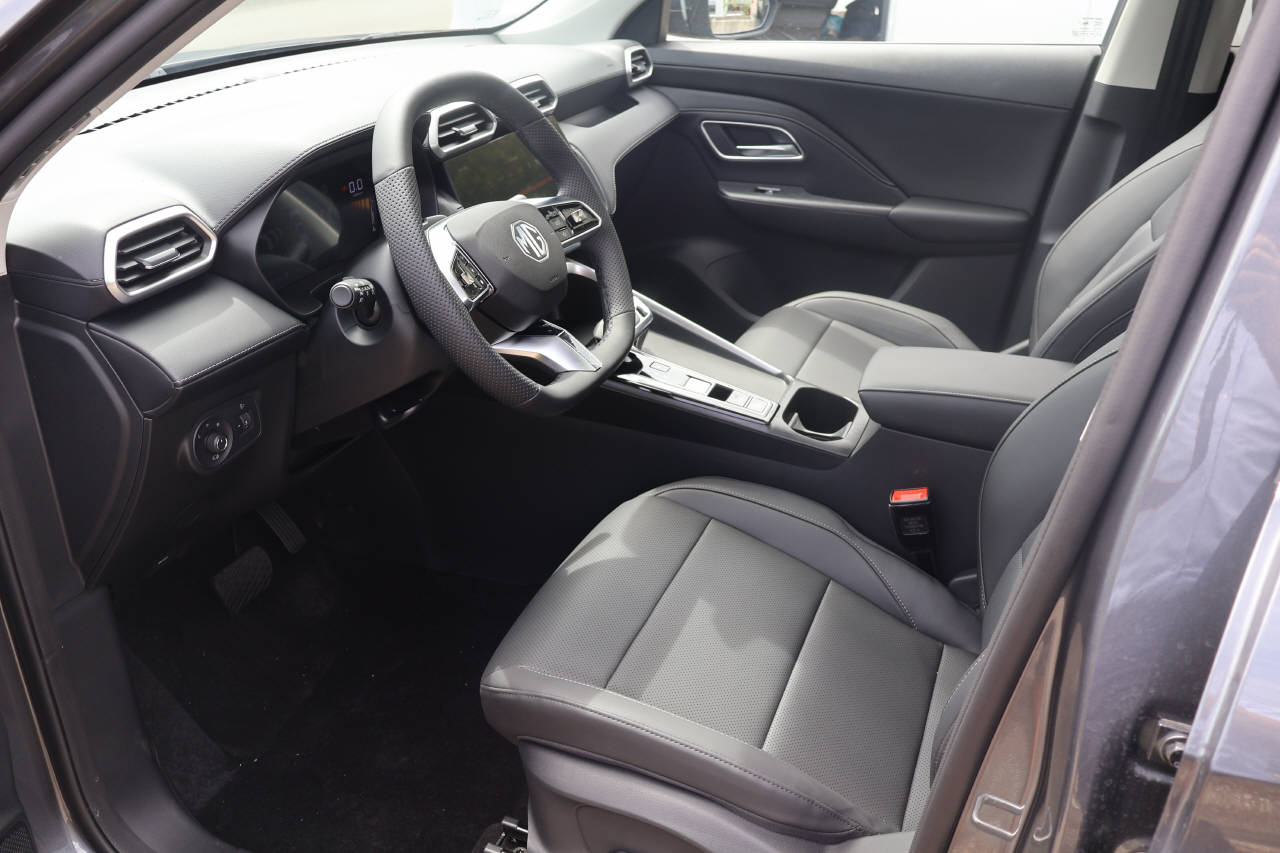 MG ZS 1.5 Hybrid+ Luxury-image-12