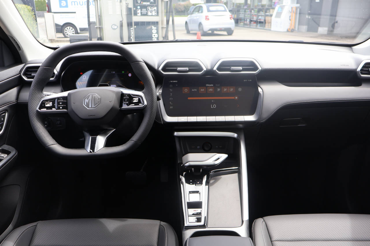 MG ZS 1.5 Hybrid+ Luxury-image-10