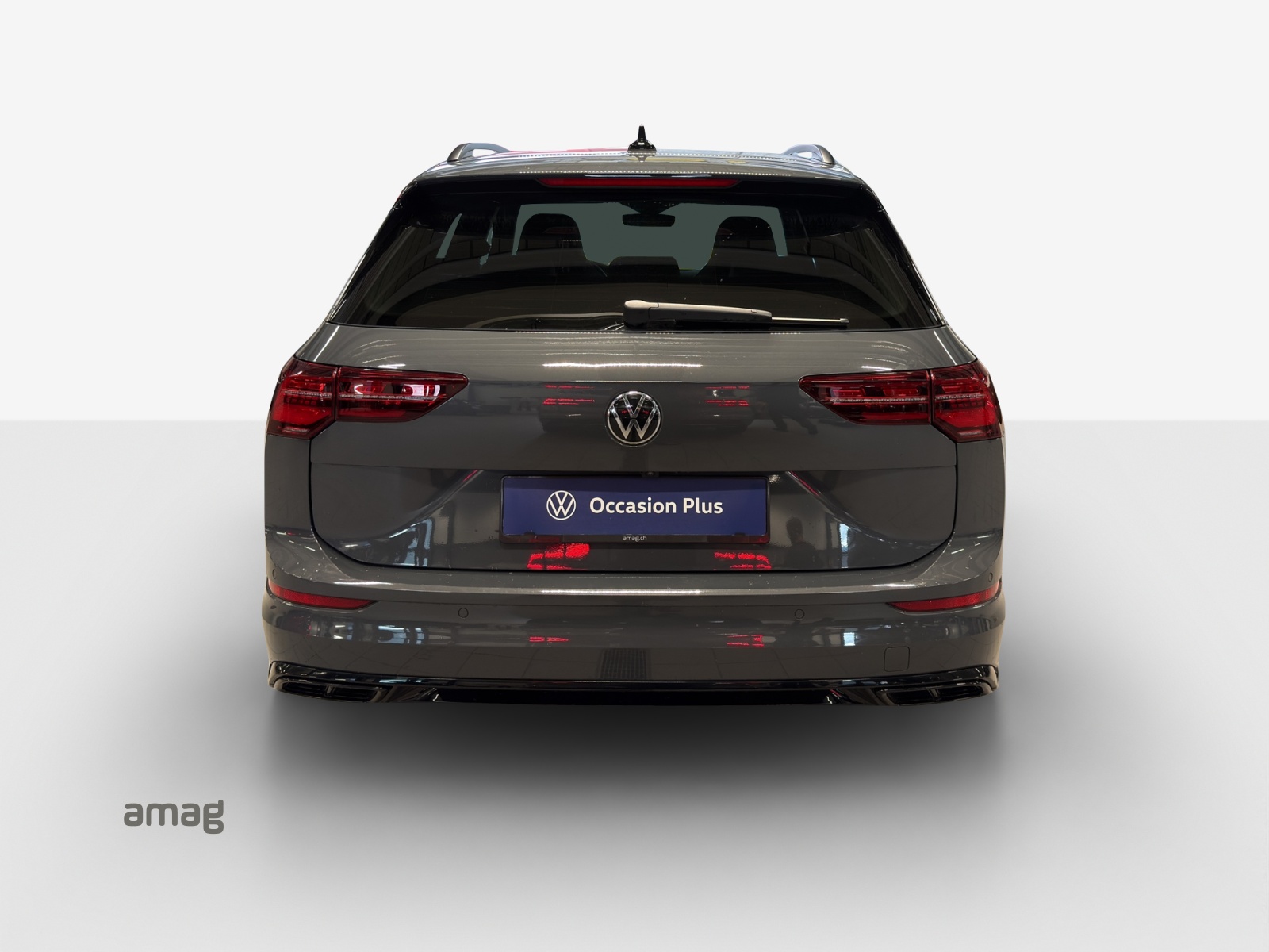 VW Golf Variant 2.0 TSI R-Line DSG 4Motion-image-3