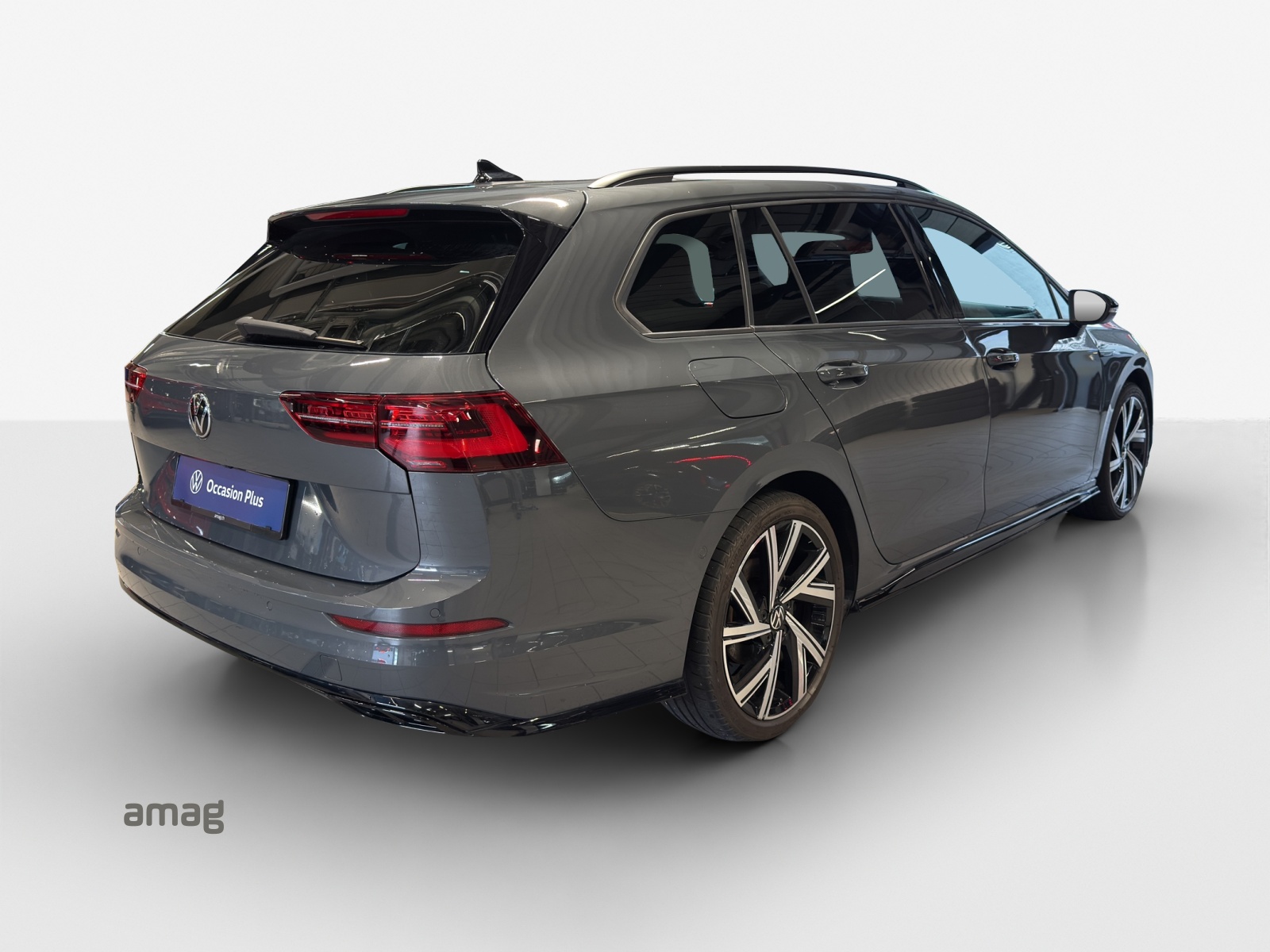 VW Golf Variant 2.0 TSI R-Line DSG 4Motion-image-4