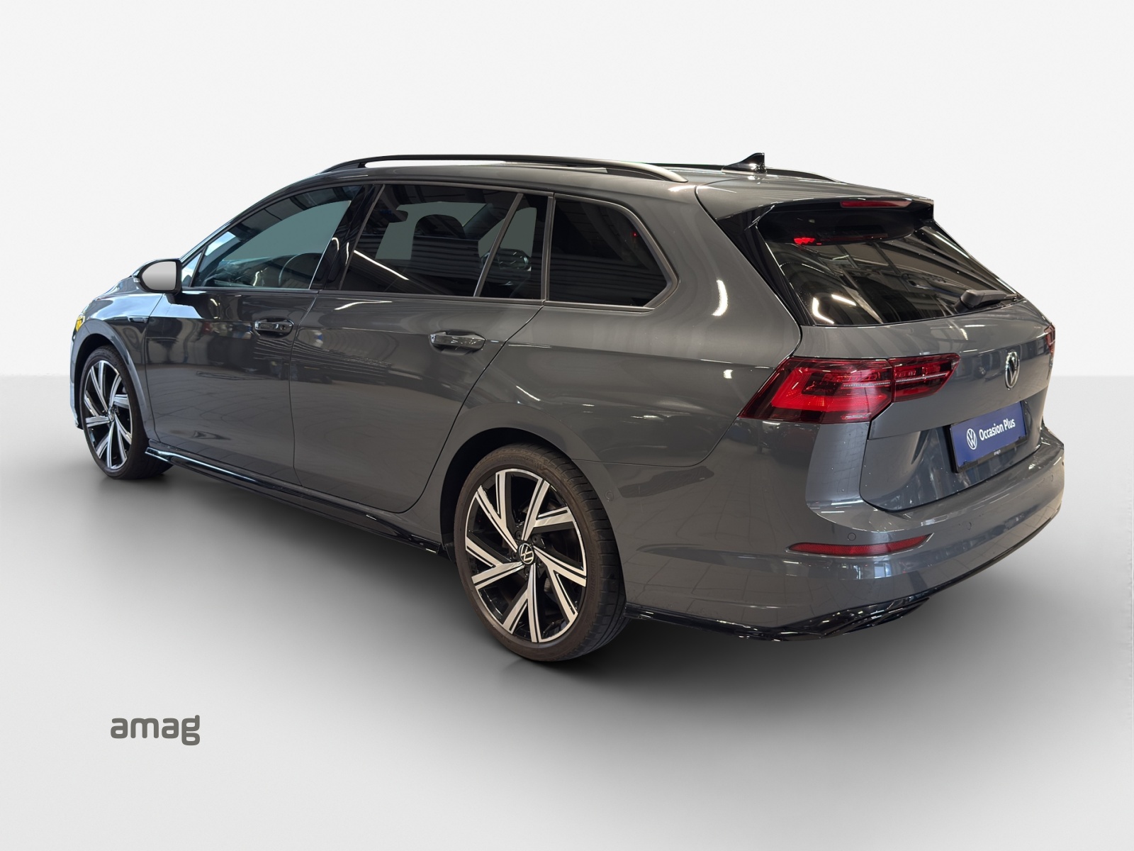 VW Golf Variant 2.0 TSI R-Line DSG 4Motion-image-2