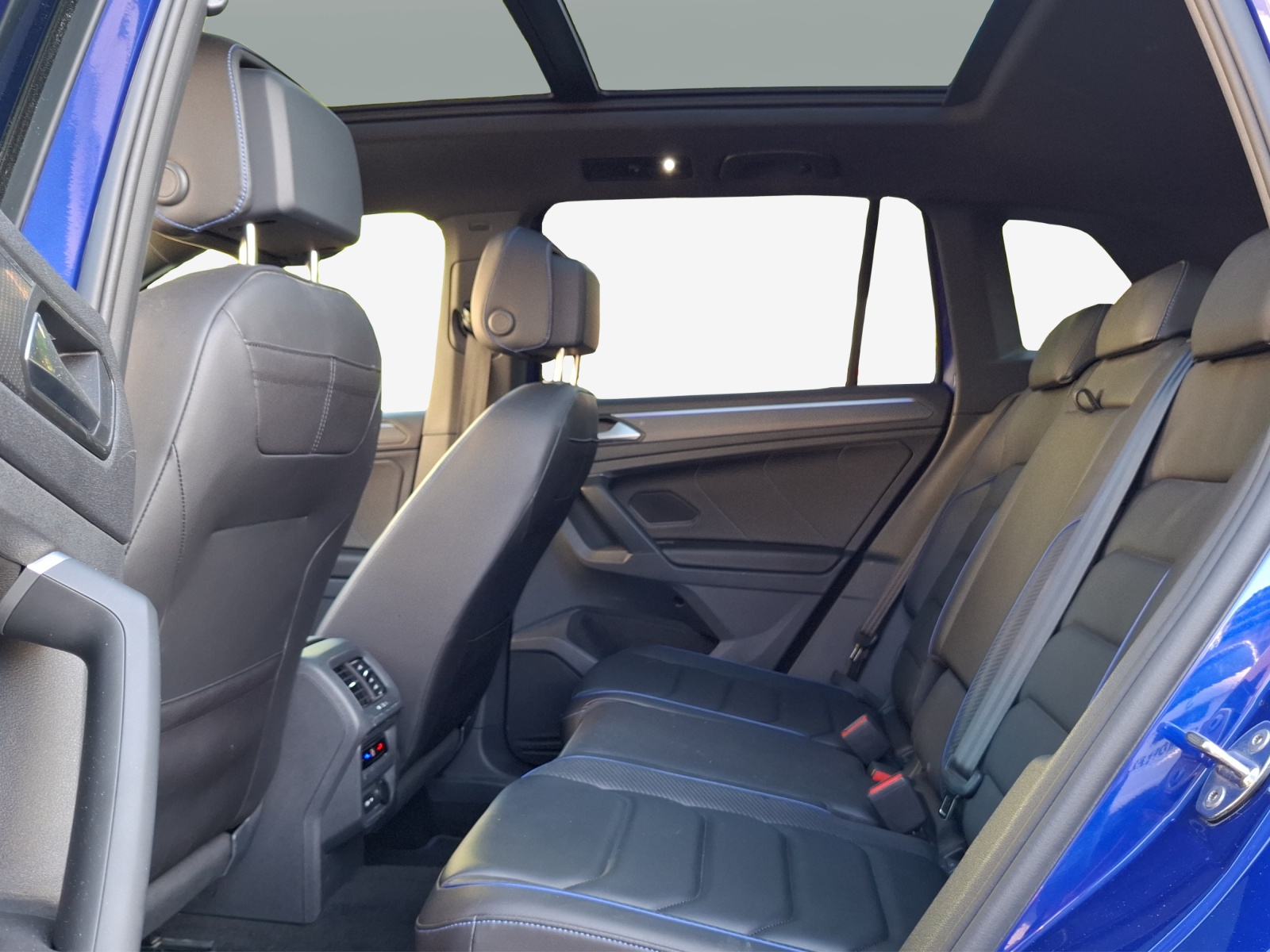 VW Tiguan 2.0TSI R 4Motion DSG-image-11
