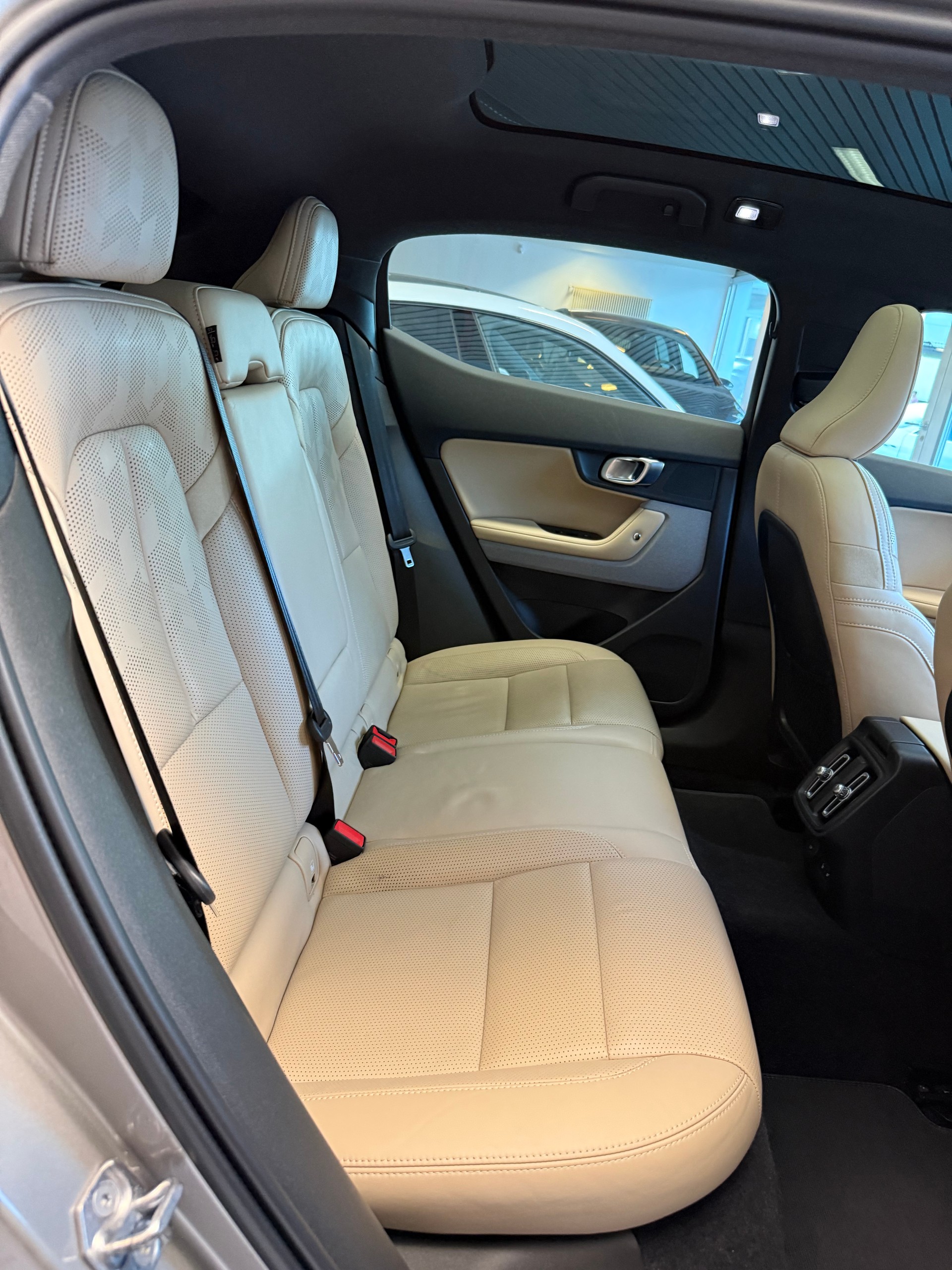 POLESTAR Polestar 2 Standard Range Single 69kWh MY23-image-11