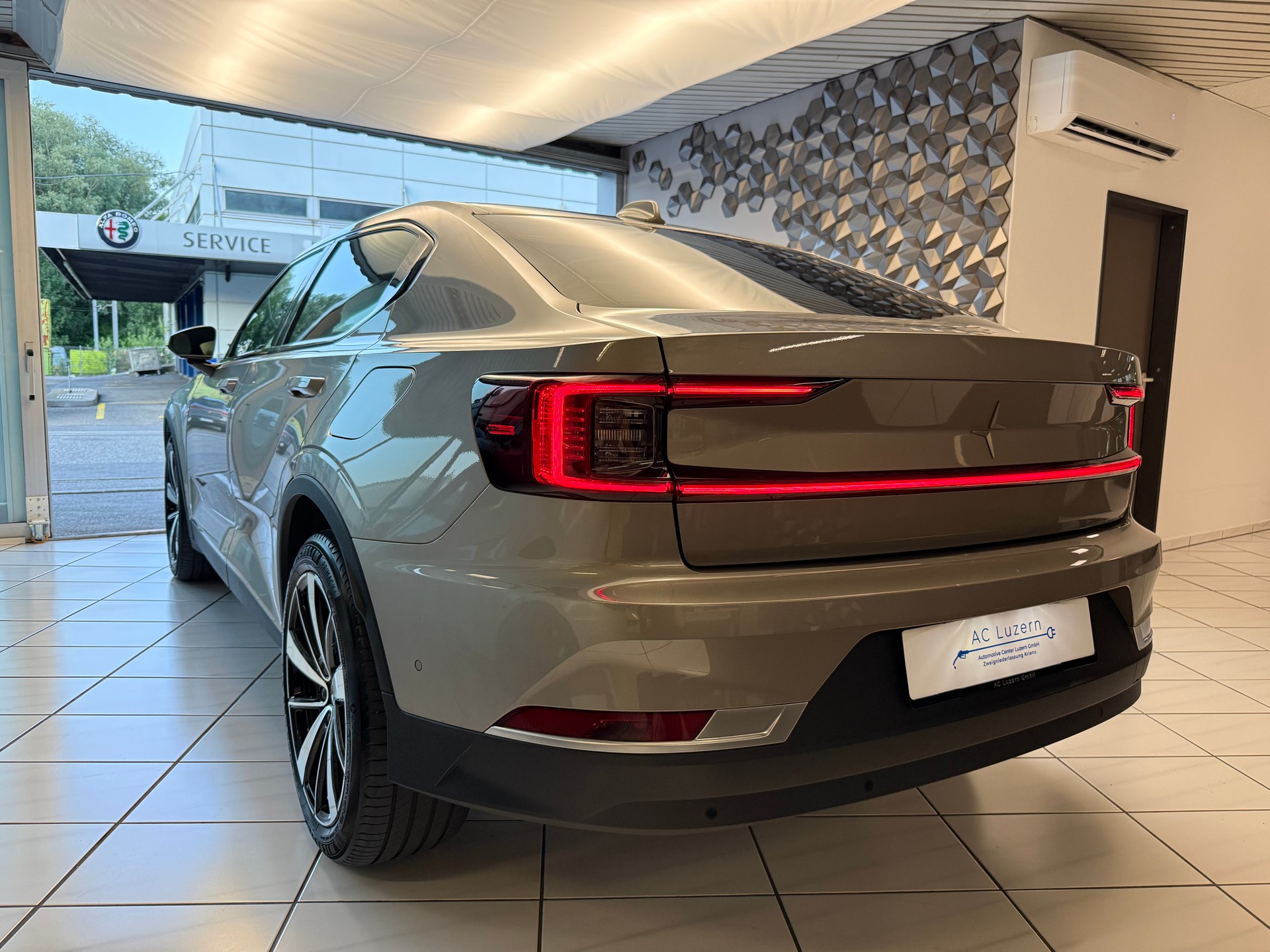 POLESTAR Polestar 2 Standard Range Single 69kWh MY23-image-1