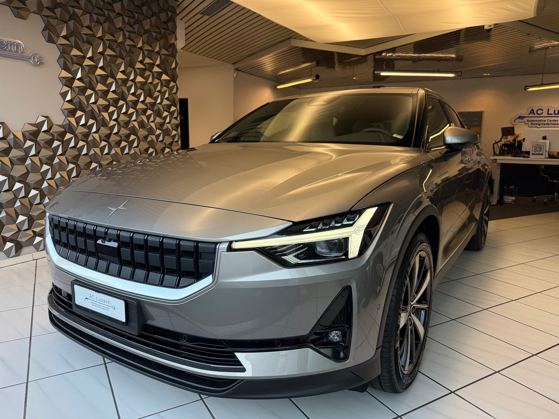 POLESTAR Polestar 2 Standard Range Single 69kWh MY23-image-0