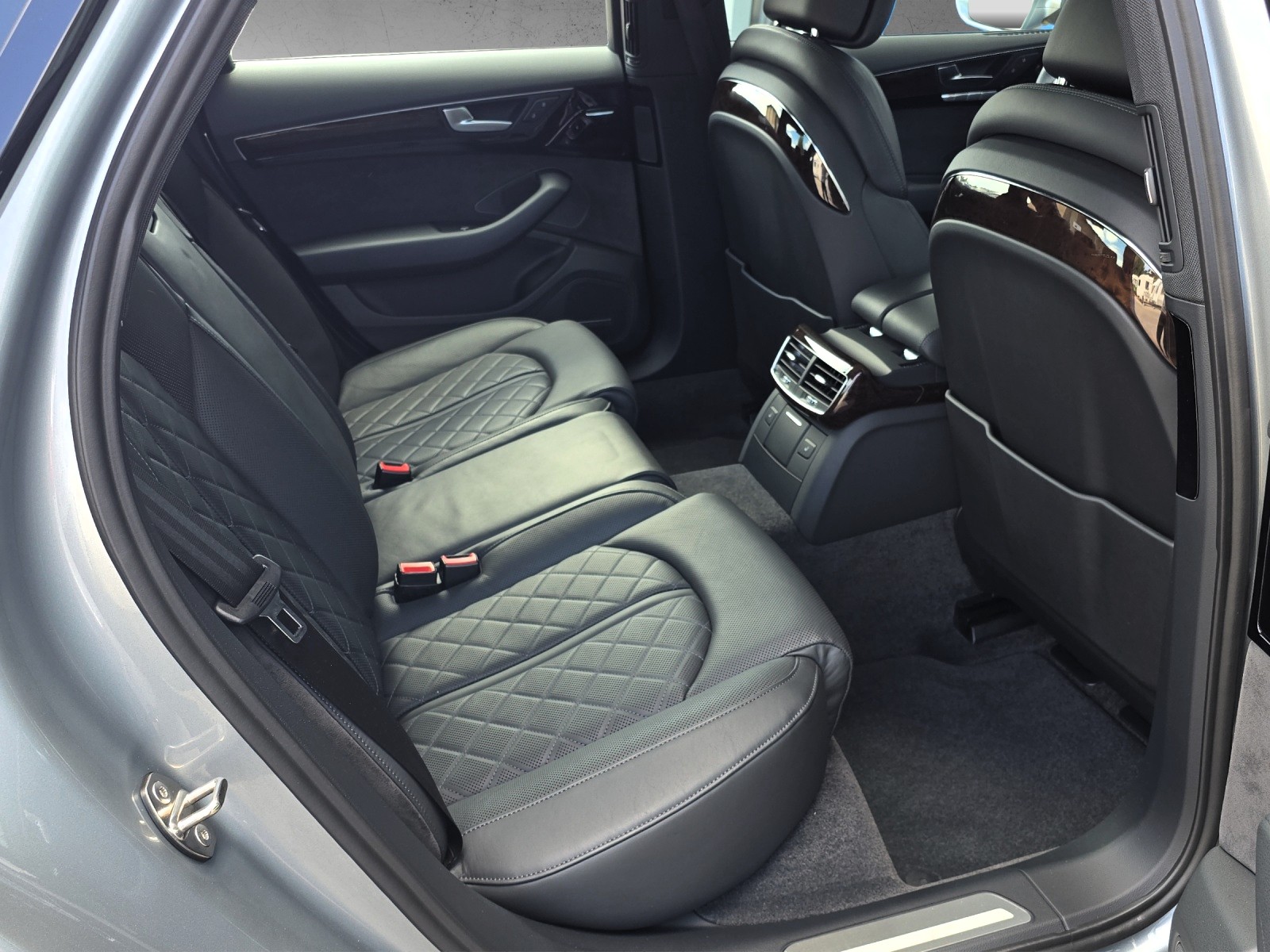 AUDI A8 3.0 TDI quattro tiptronic mit Luftfederung-image-15