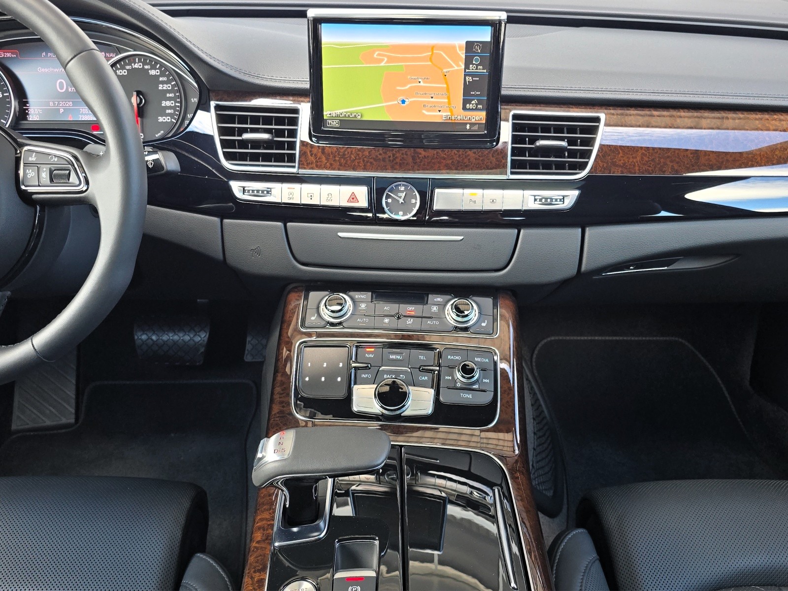 AUDI A8 3.0 TDI quattro tiptronic mit Luftfederung-image-12