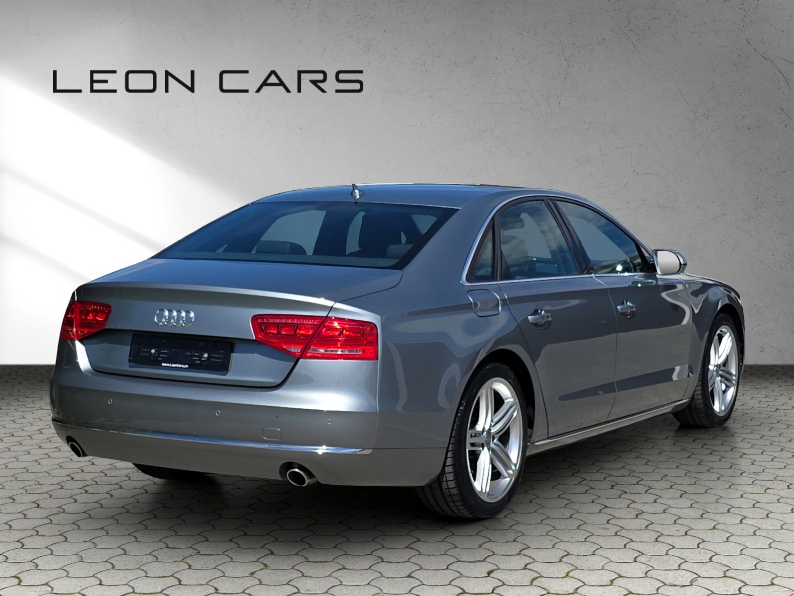 AUDI A8 3.0 TDI quattro tiptronic mit Luftfederung-image-4