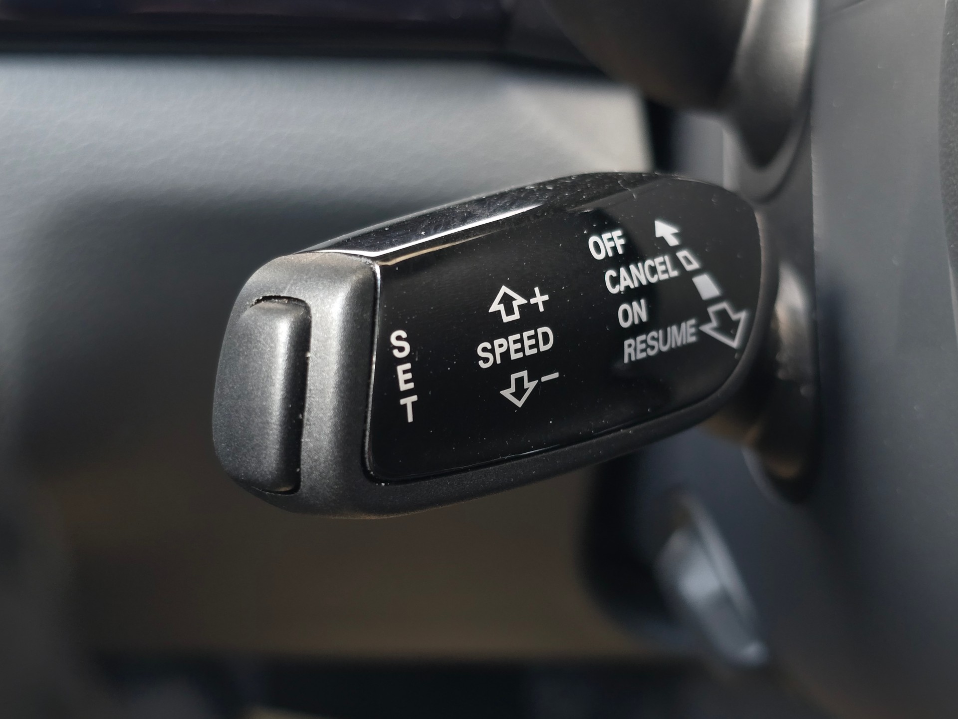 AUDI A8 3.0 TDI quattro tiptronic mit Luftfederung-image-30