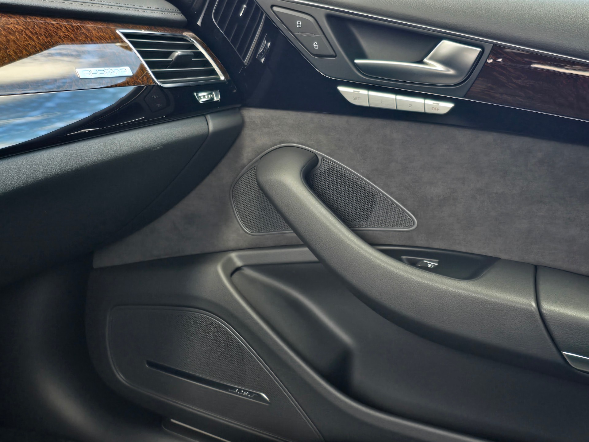 AUDI A8 3.0 TDI quattro tiptronic mit Luftfederung-image-28