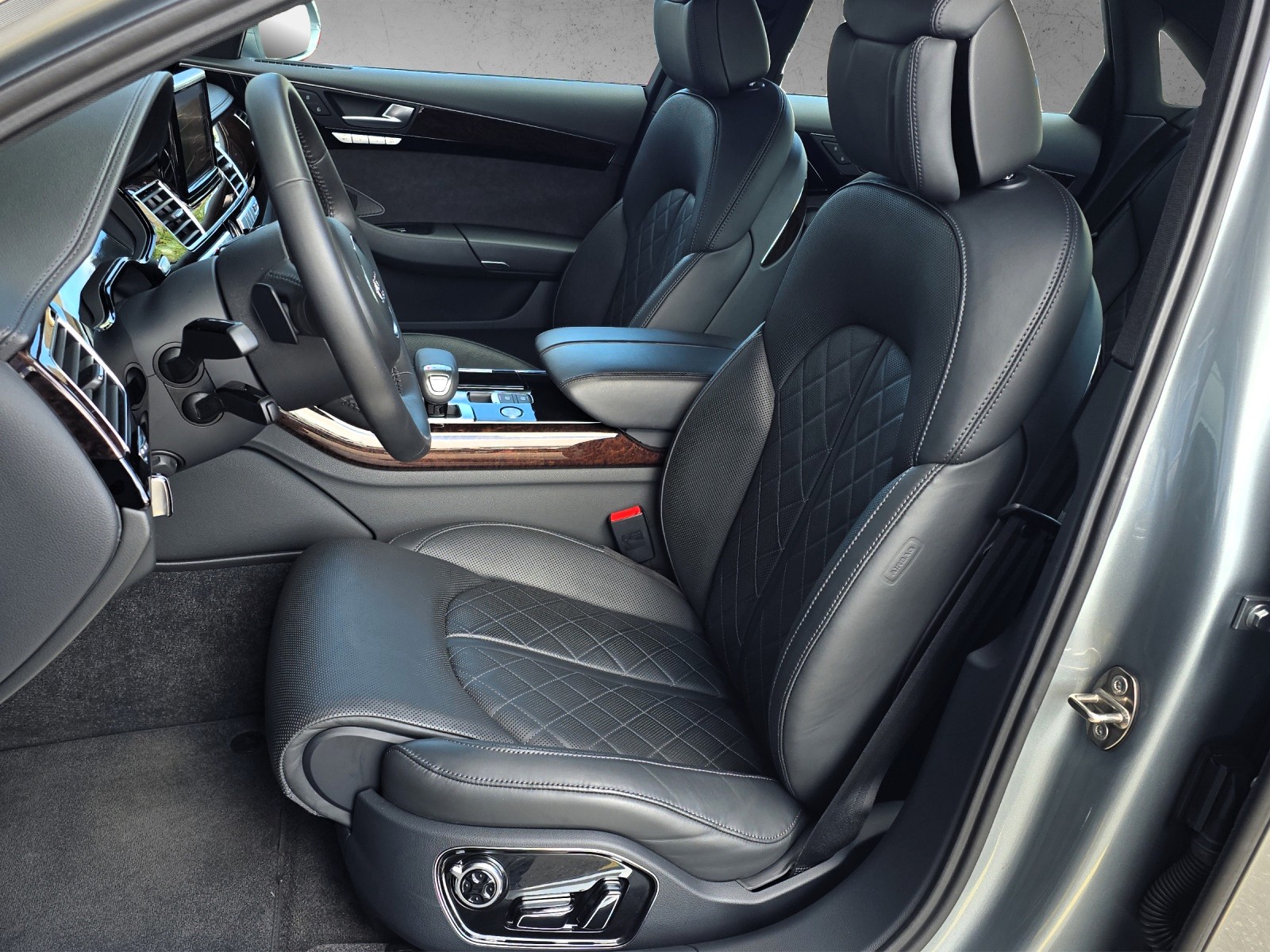 AUDI A8 3.0 TDI quattro tiptronic mit Luftfederung-image-9