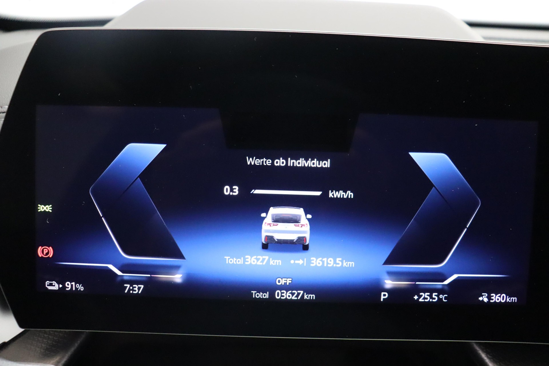 BMW iX2 30 xDrive-image-12