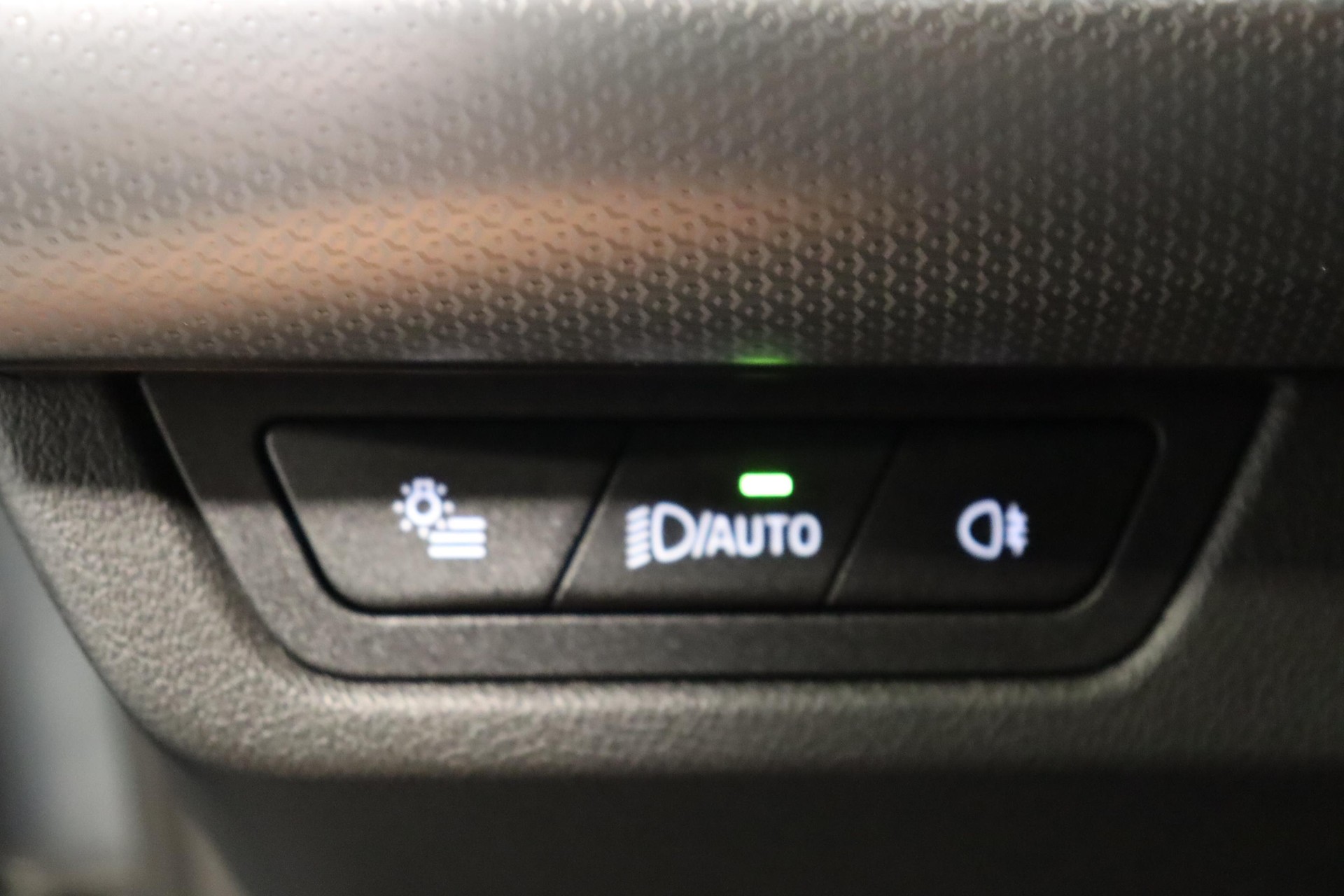 BMW iX2 30 xDrive-image-17