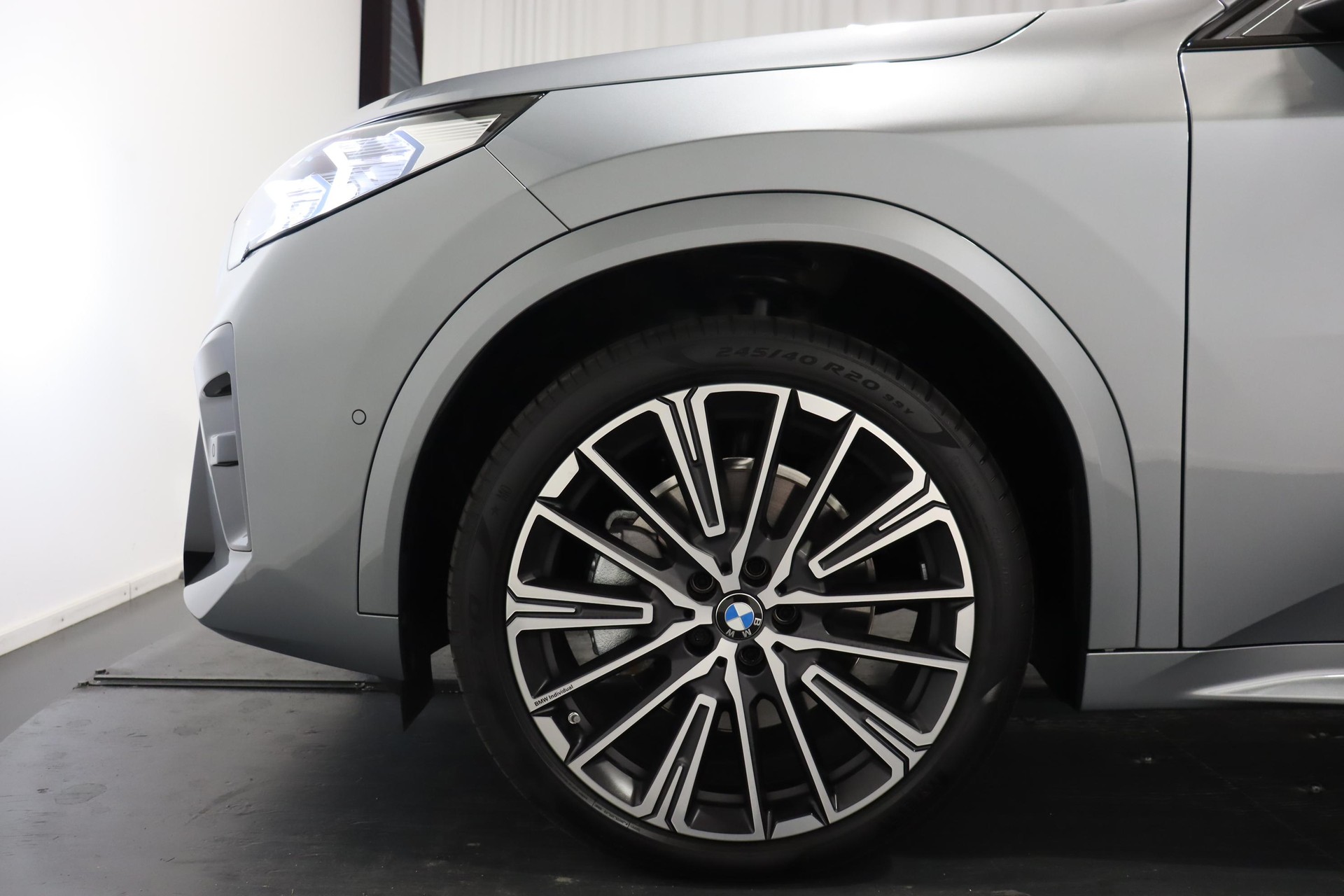 BMW iX2 30 xDrive-image-7