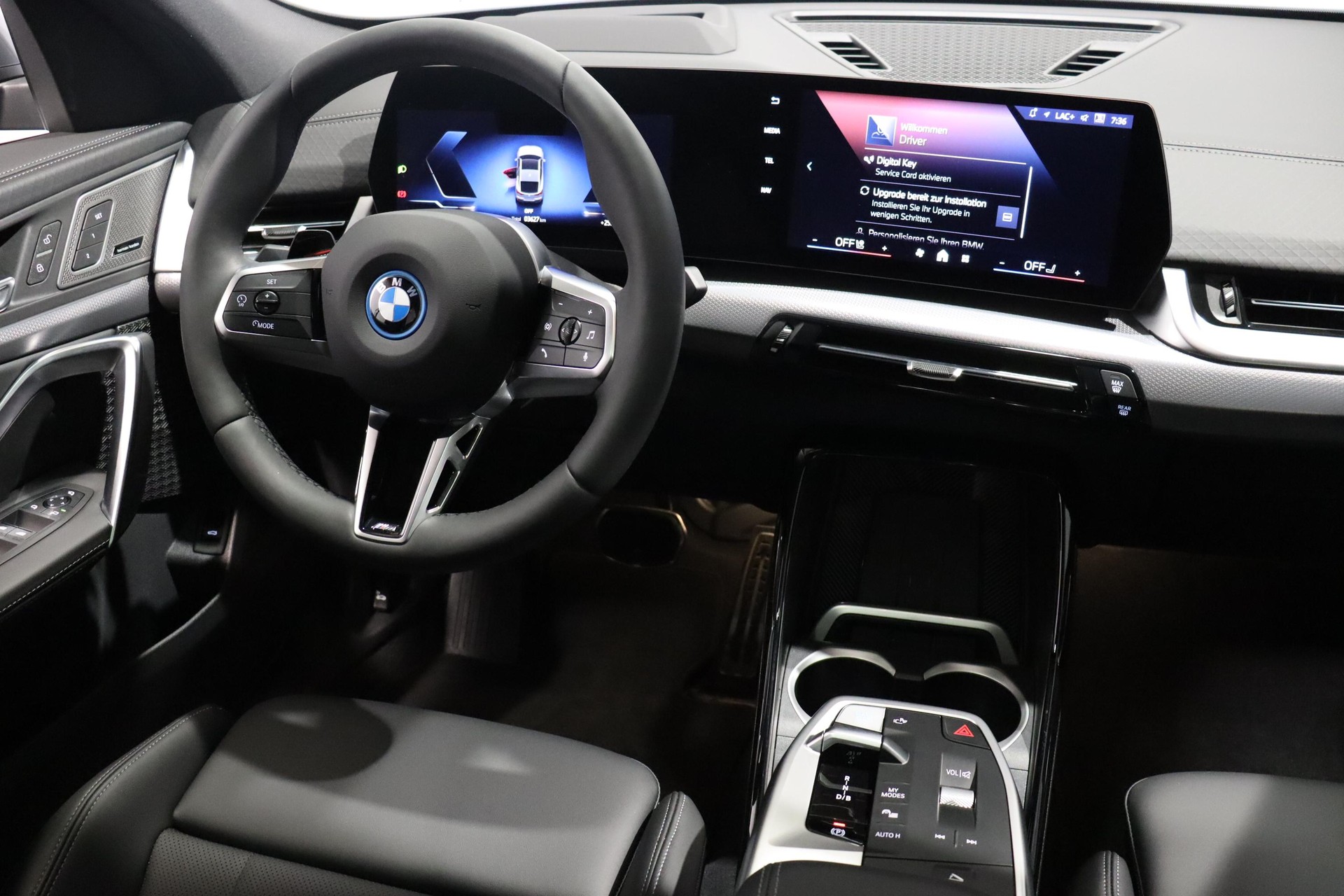 BMW iX2 30 xDrive-image-8