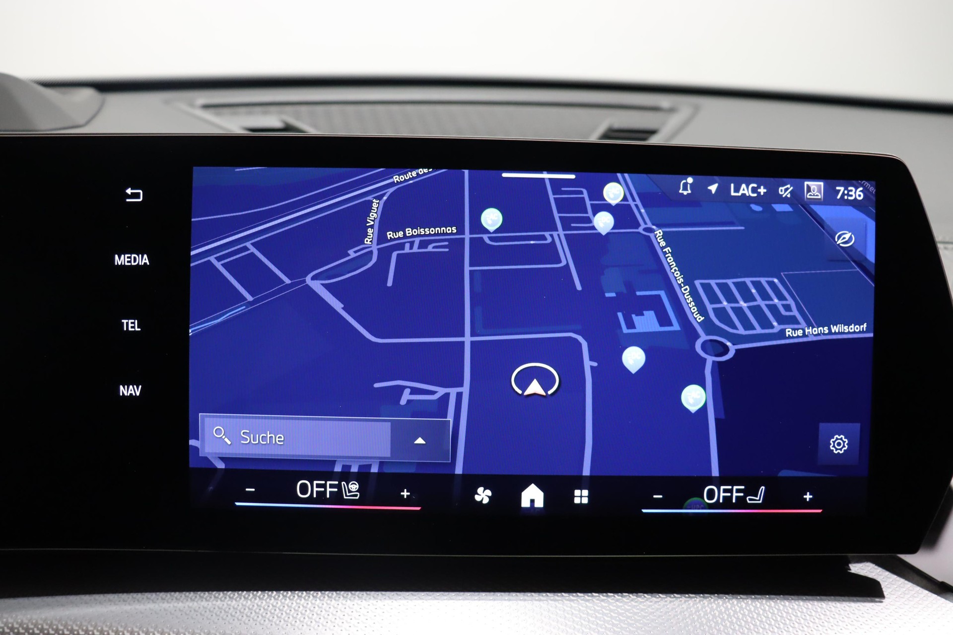 BMW iX2 30 xDrive-image-14