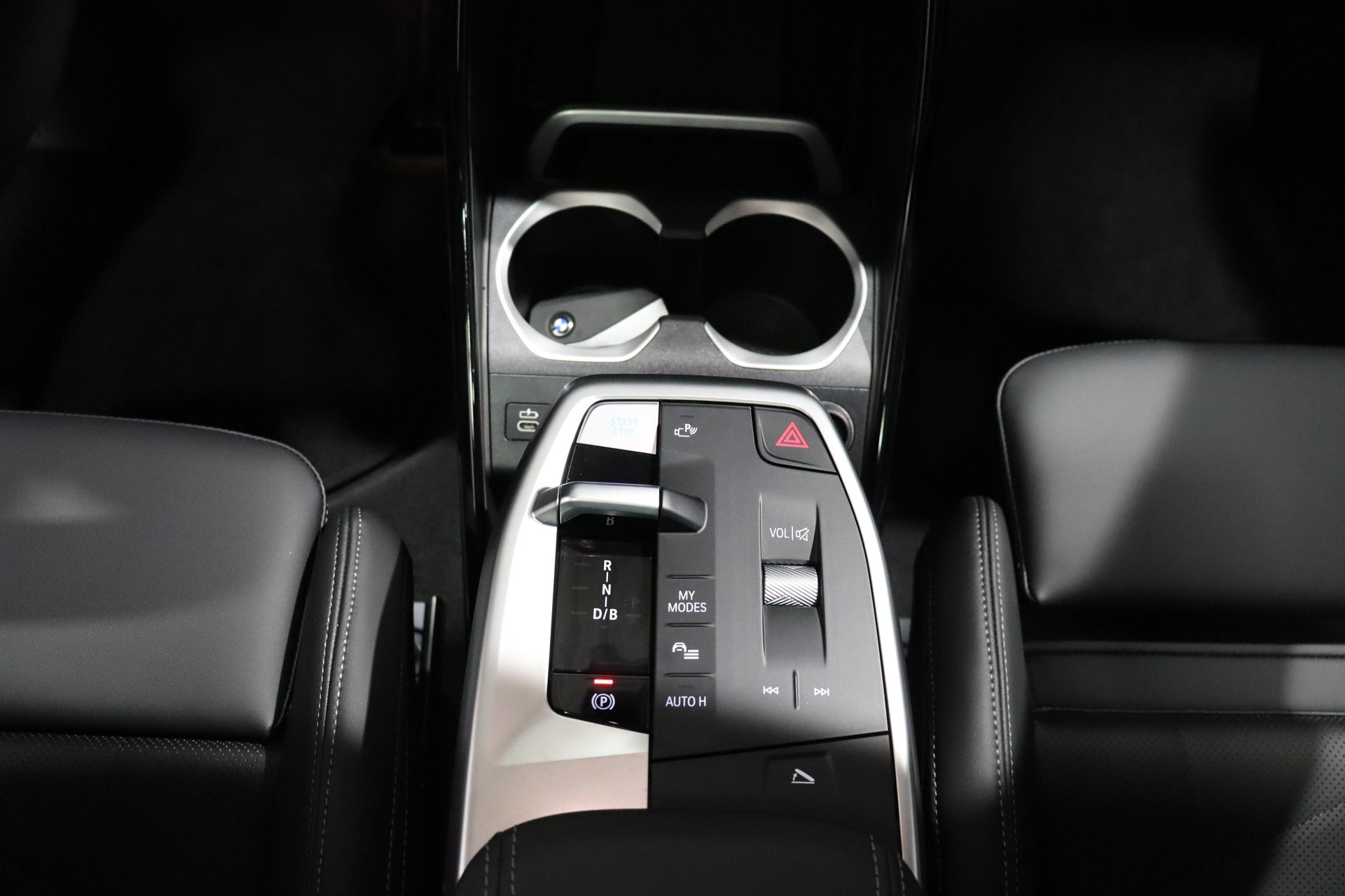 BMW iX2 30 xDrive-image-20