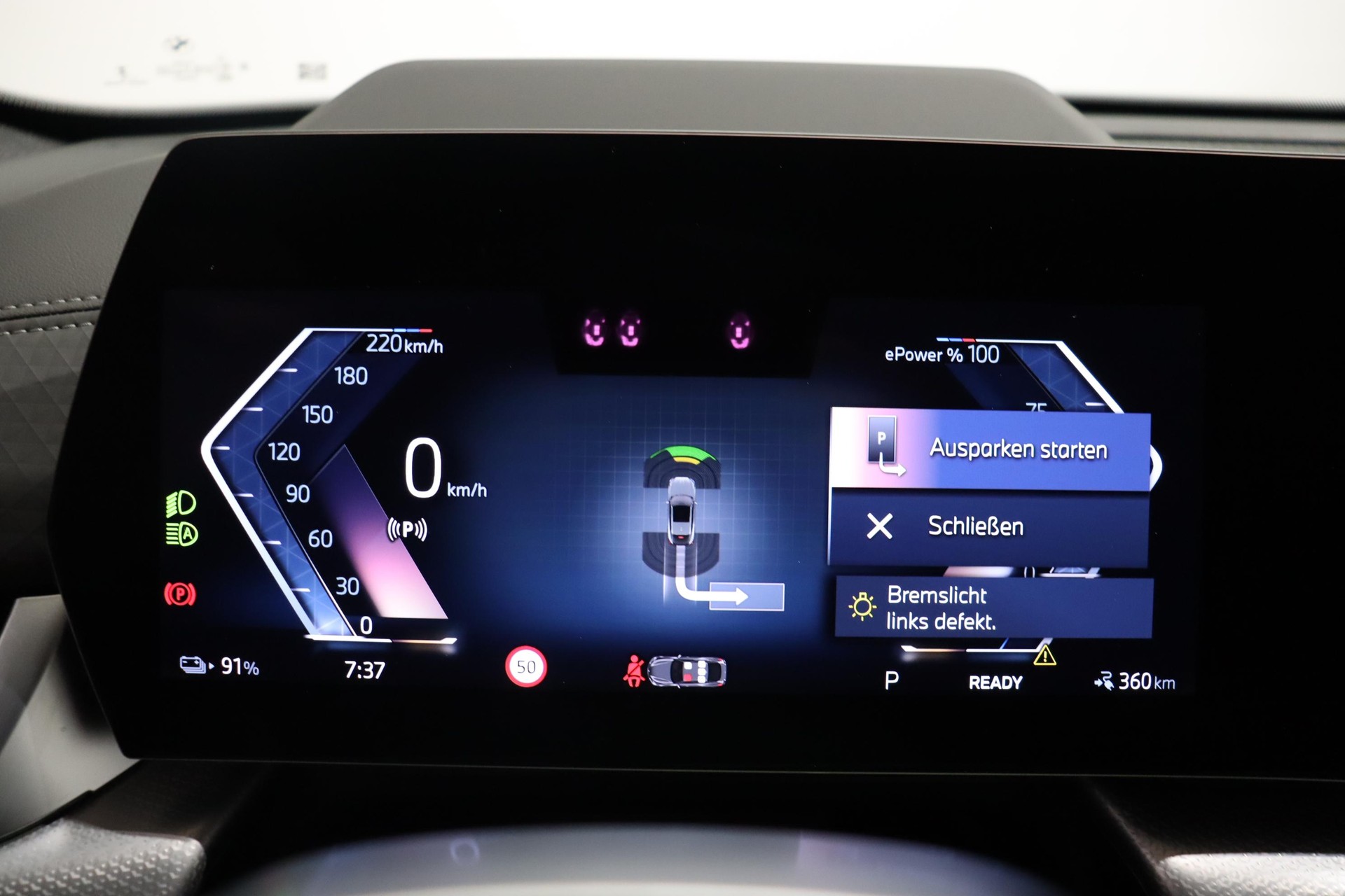 BMW iX2 30 xDrive-image-13