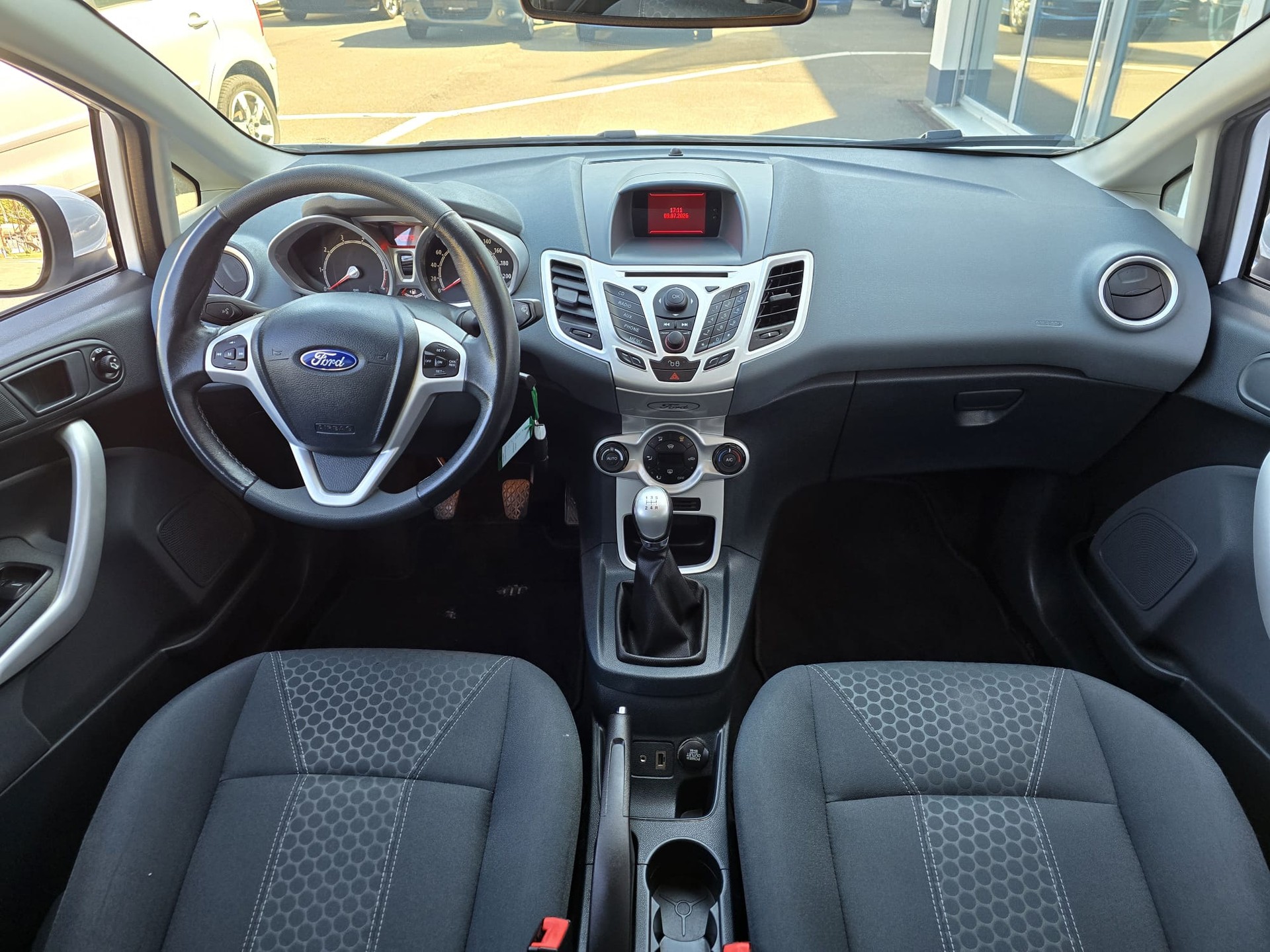 FORD Fiesta 1.6 16V Titanium-image-10