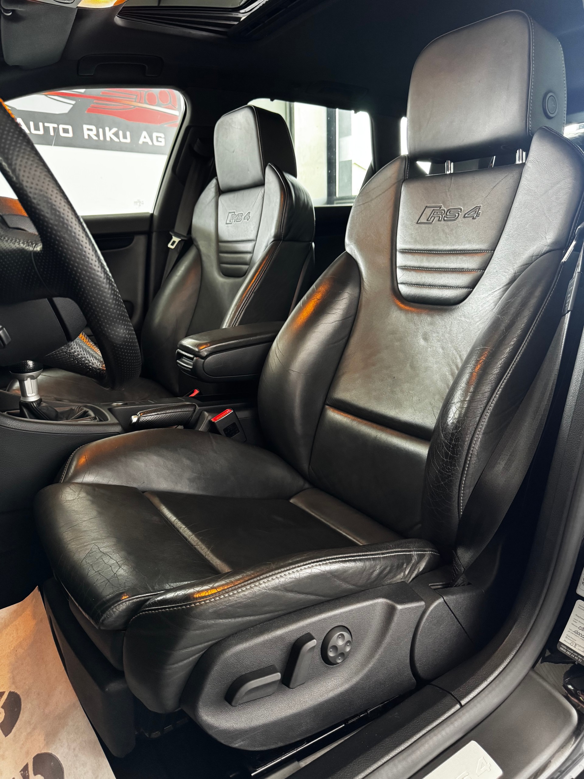 AUDI RS4 4.2 Quattro-image-13