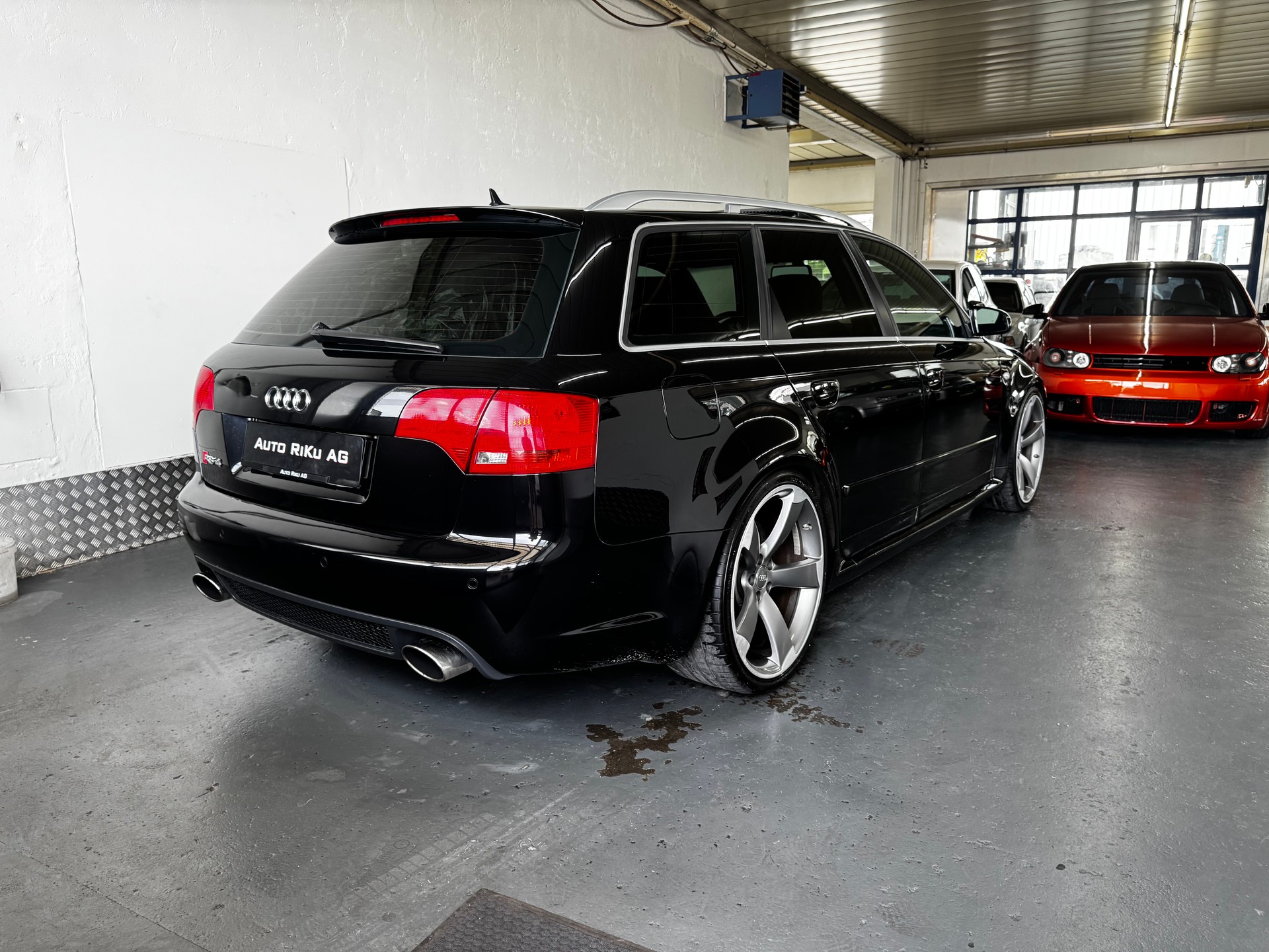 AUDI RS4 4.2 Quattro-image-8