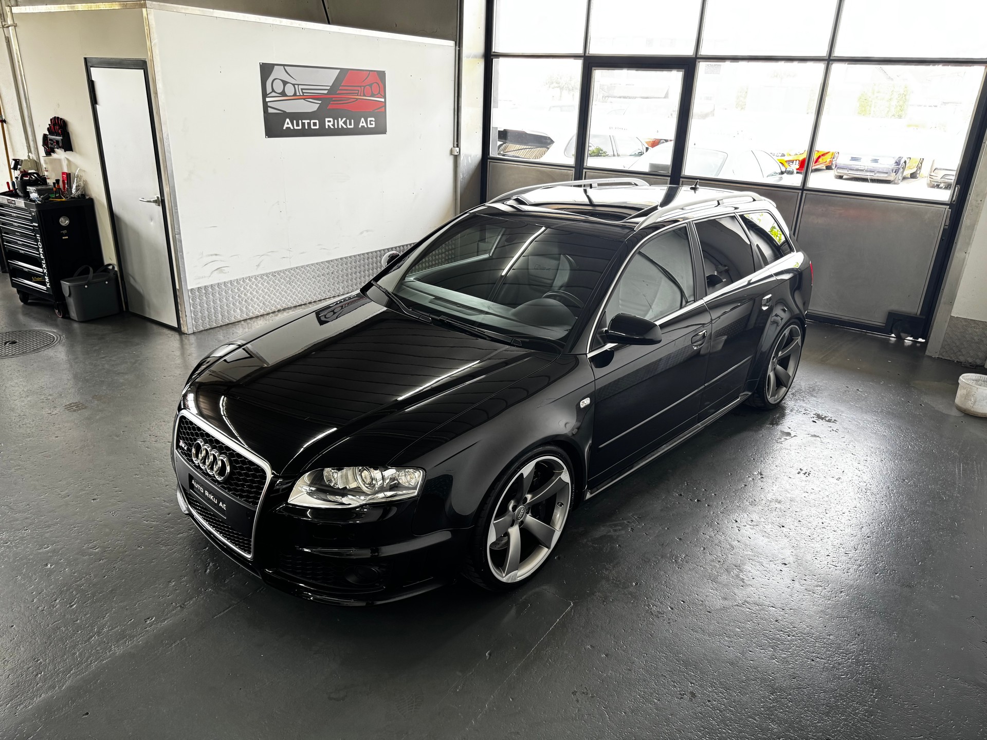 AUDI RS4 4.2 Quattro-image-4