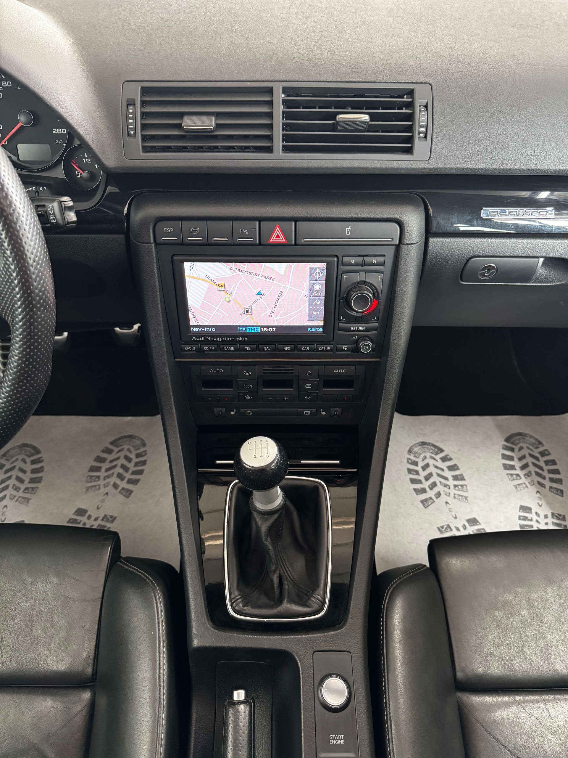 AUDI RS4 4.2 Quattro-image-15