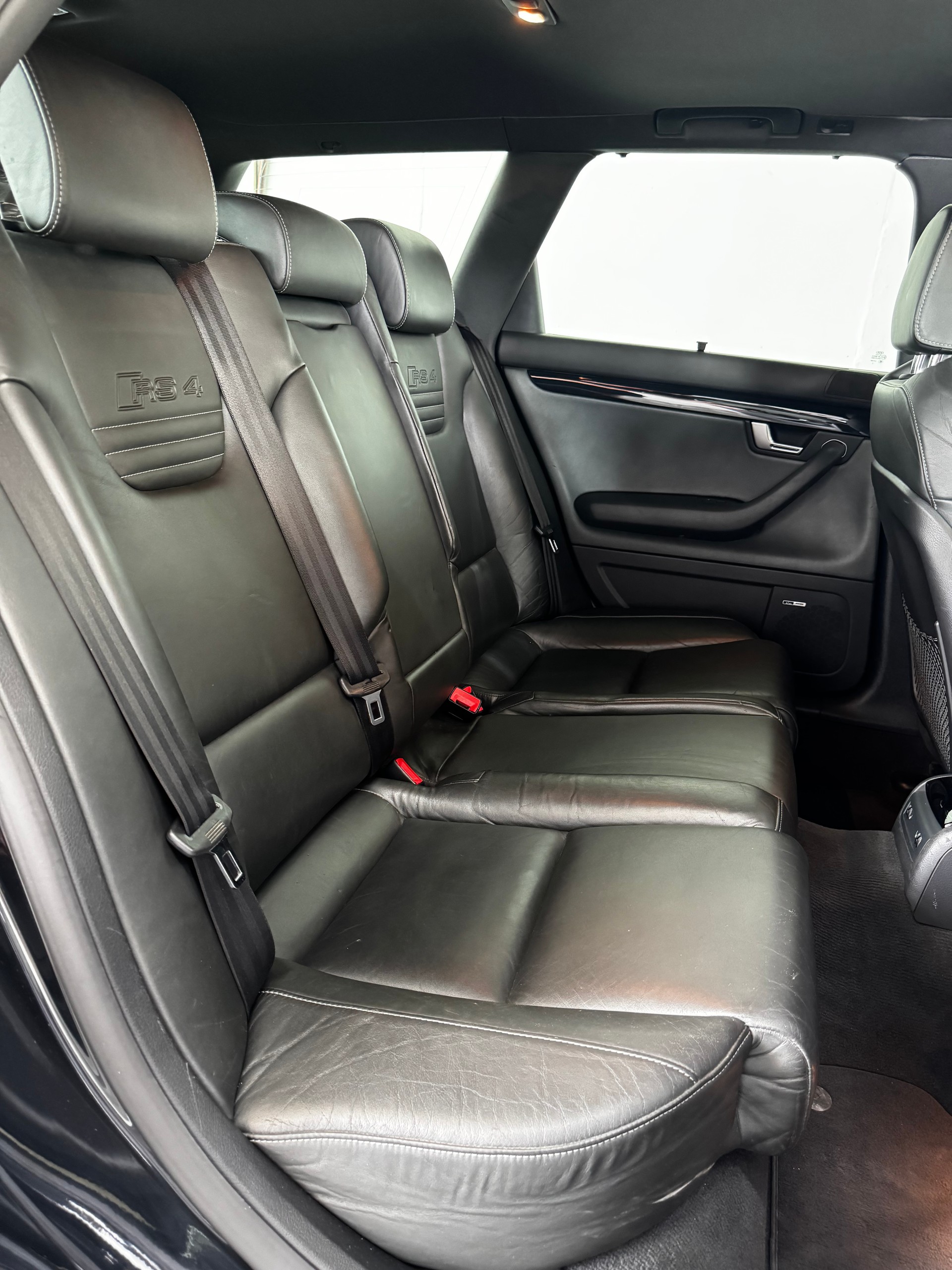 AUDI RS4 4.2 Quattro-image-22