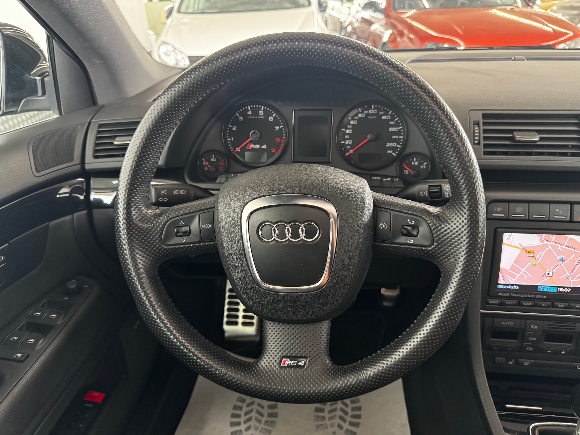 AUDI RS4 4.2 Quattro-image-16