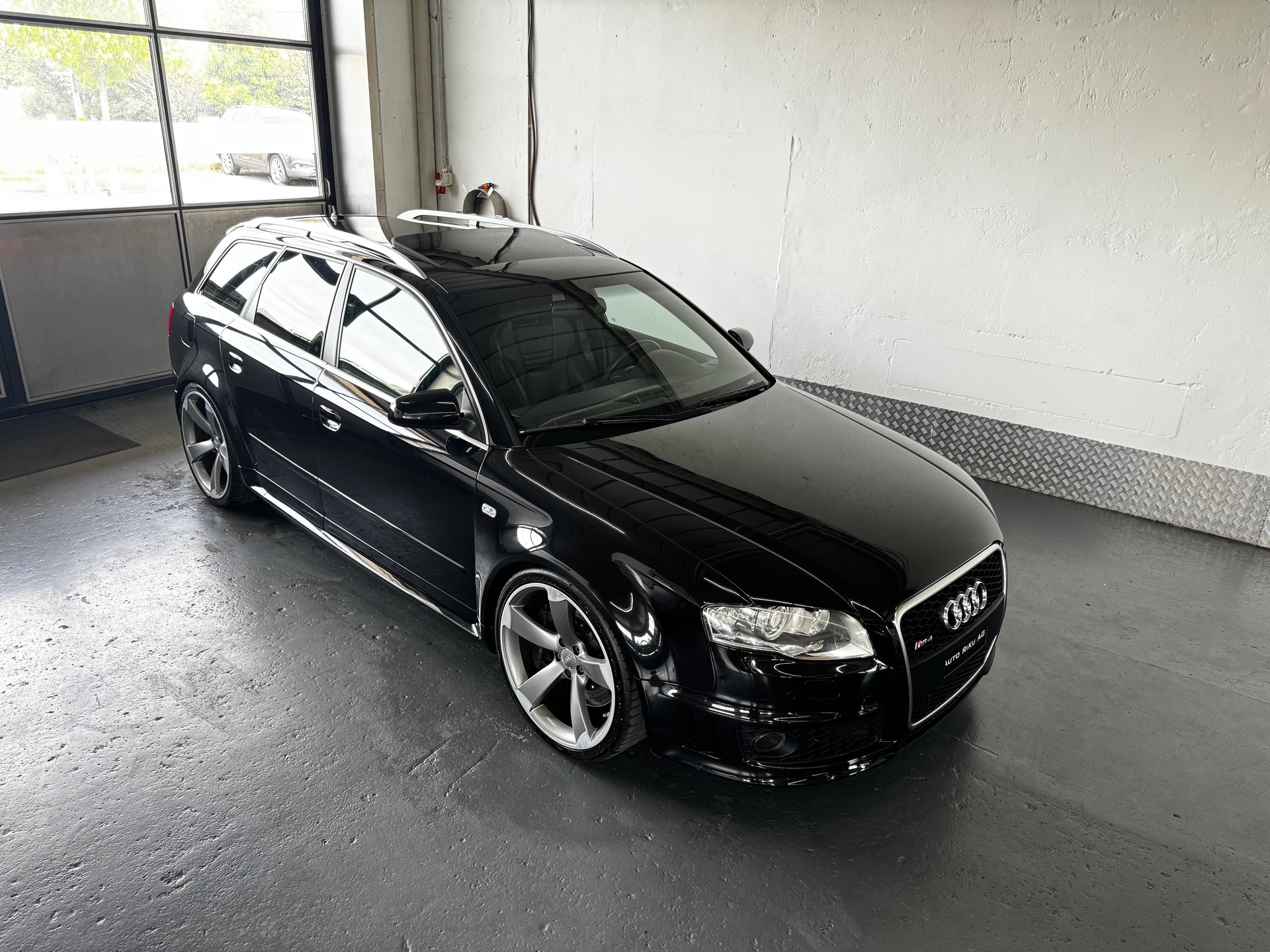 AUDI RS4 4.2 Quattro-image-0