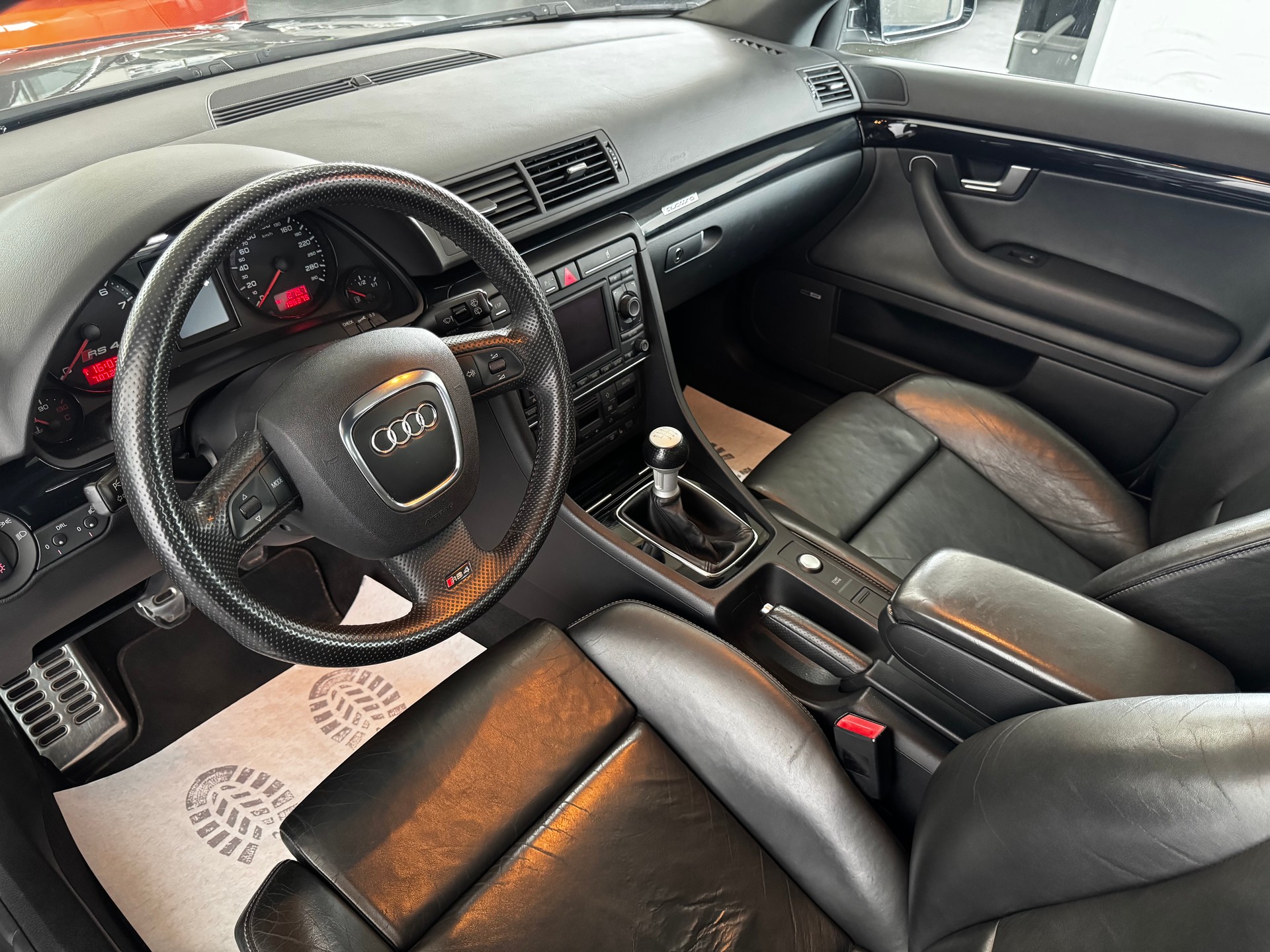 AUDI RS4 4.2 Quattro-image-12